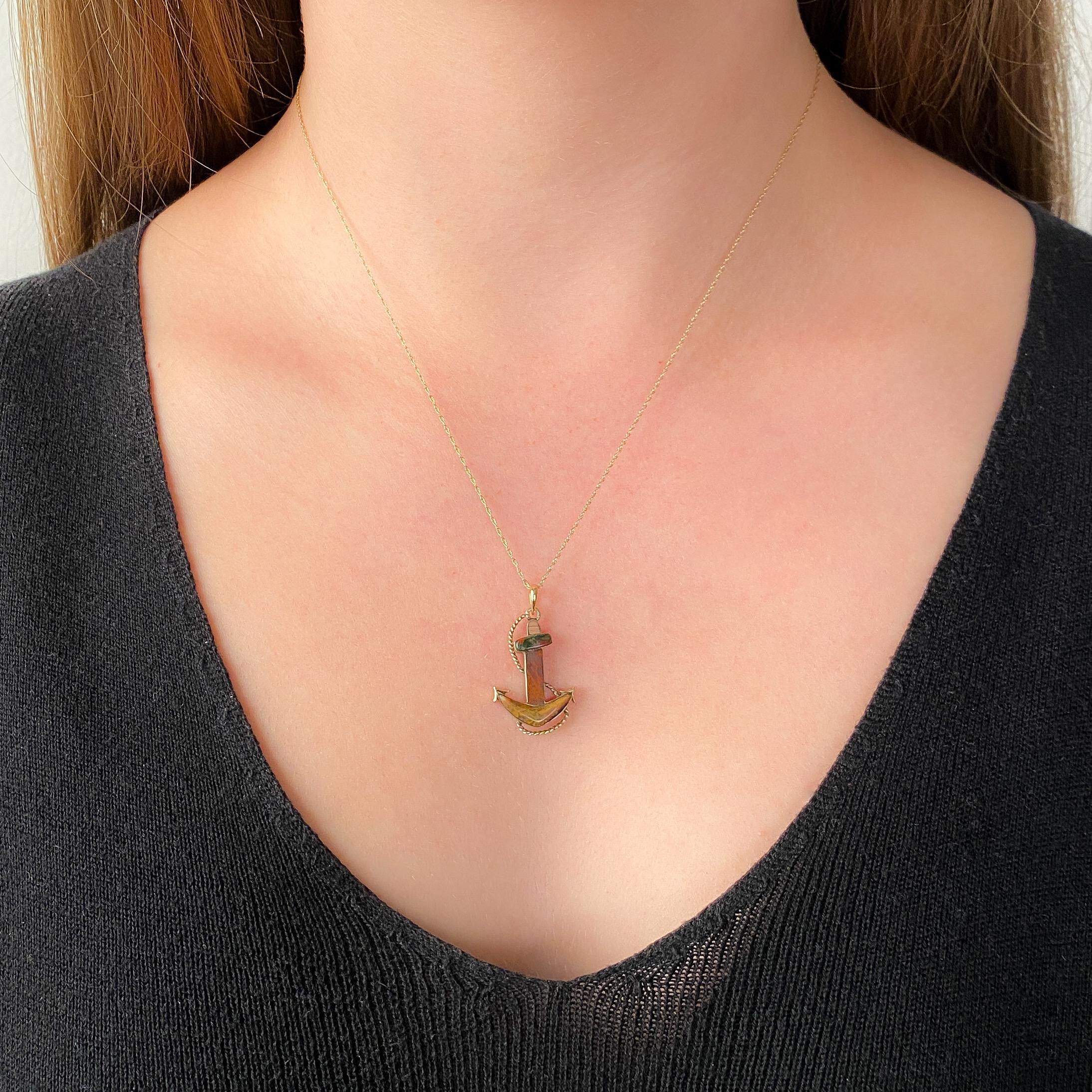 Poli au tonneau Pendentif antique en or 9ct avec ancre en agate en vente