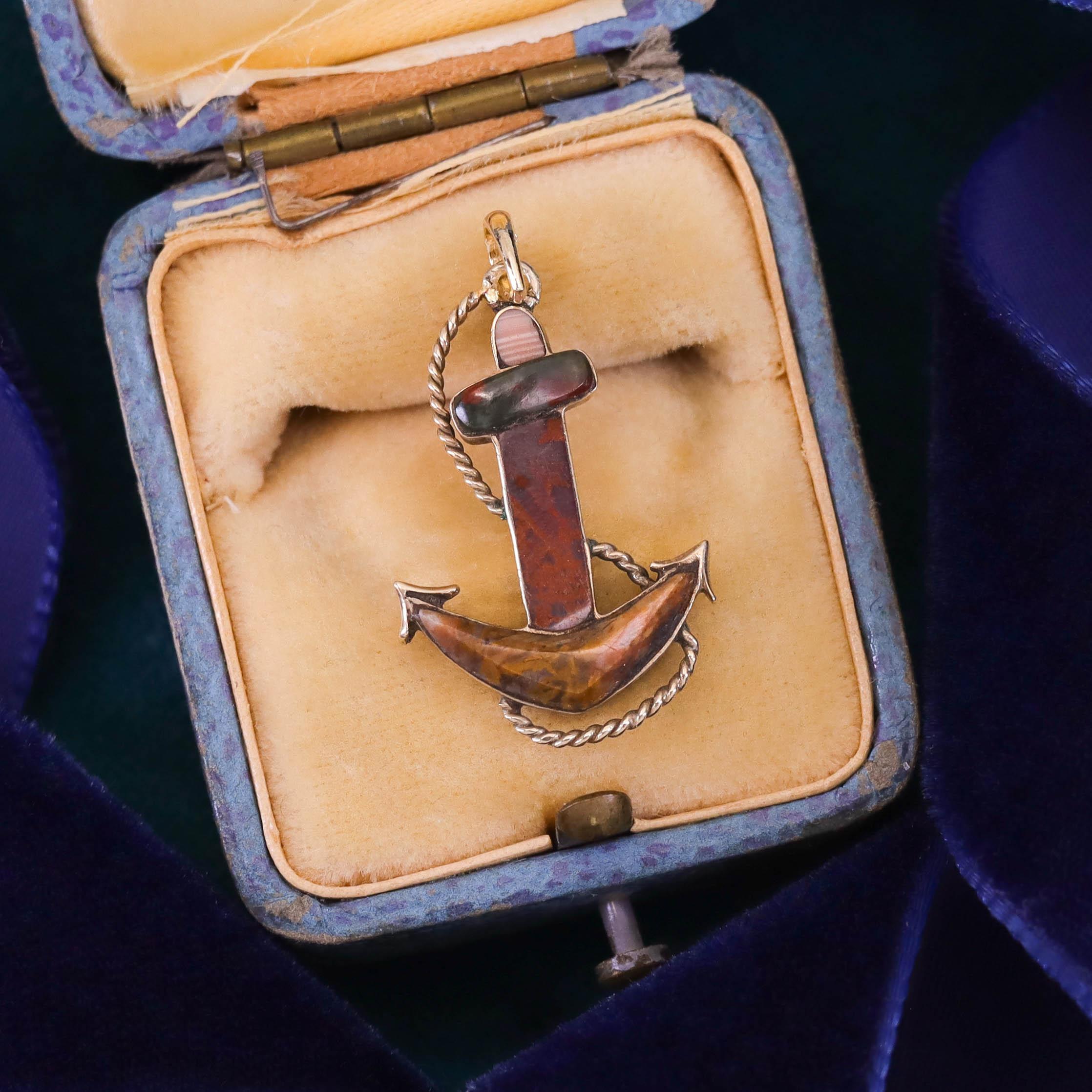 Pendentif antique en or 9ct avec ancre en agate Bon état - En vente à Lewisburg, PA