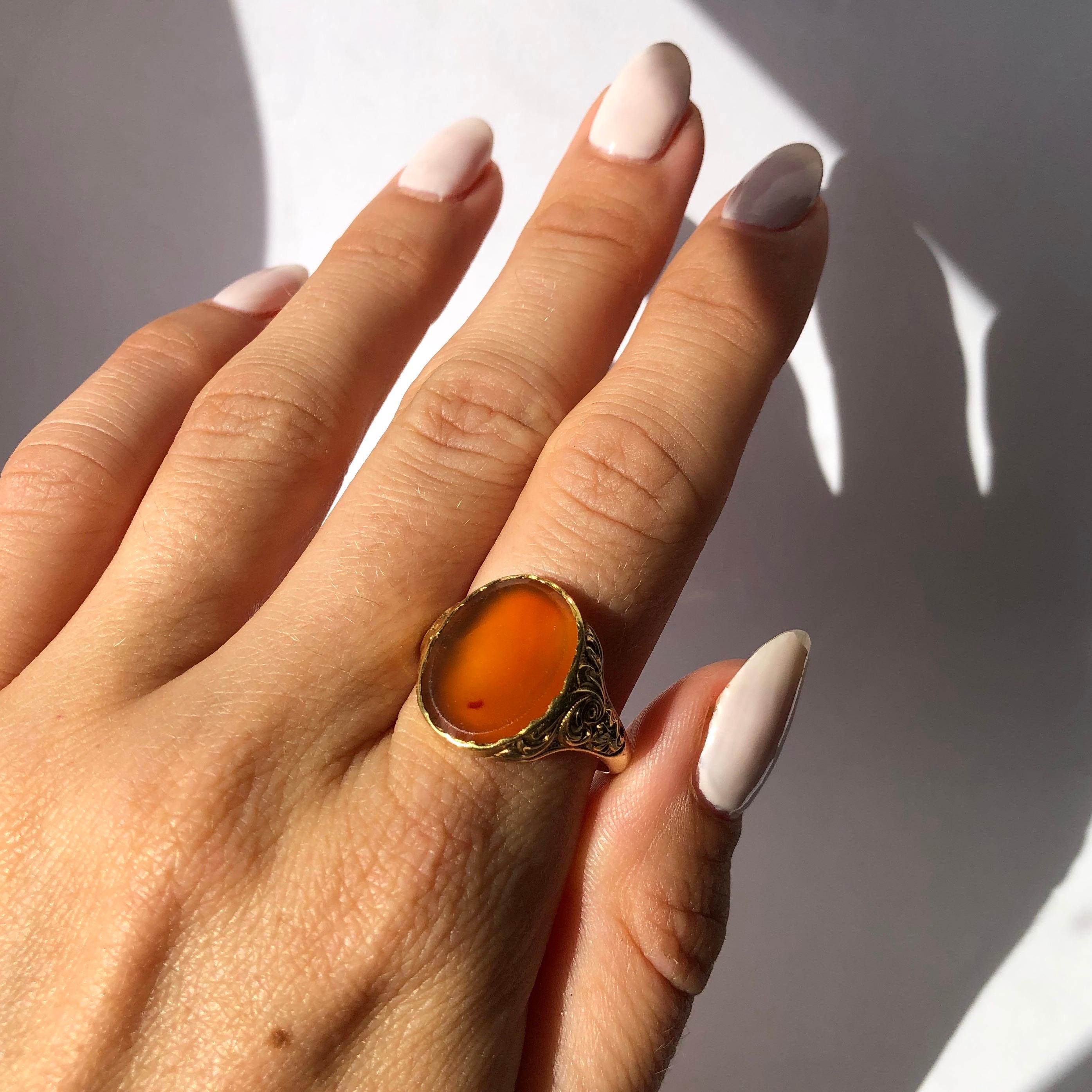Antique Agate and 9 Carat Gold Signet Ring In Good Condition In Chipping Campden, GB