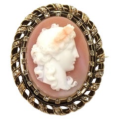 Broche en or ancienne en agate camée:: diamant et émail:: vers 1870