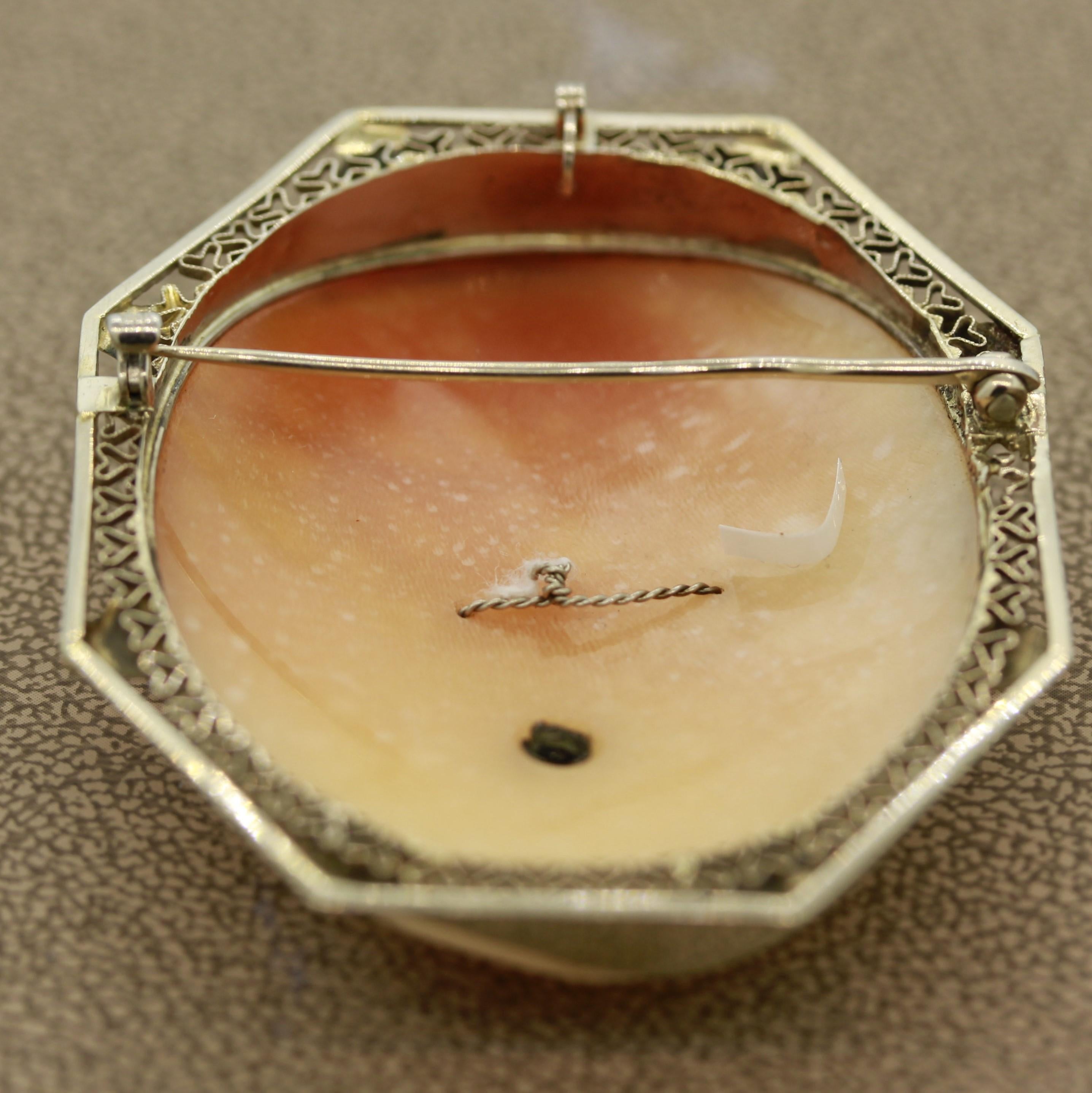 Antique Agate Cameo Diamond Gold Pendant-Brooch In Excellent Condition For Sale In Beverly Hills, CA