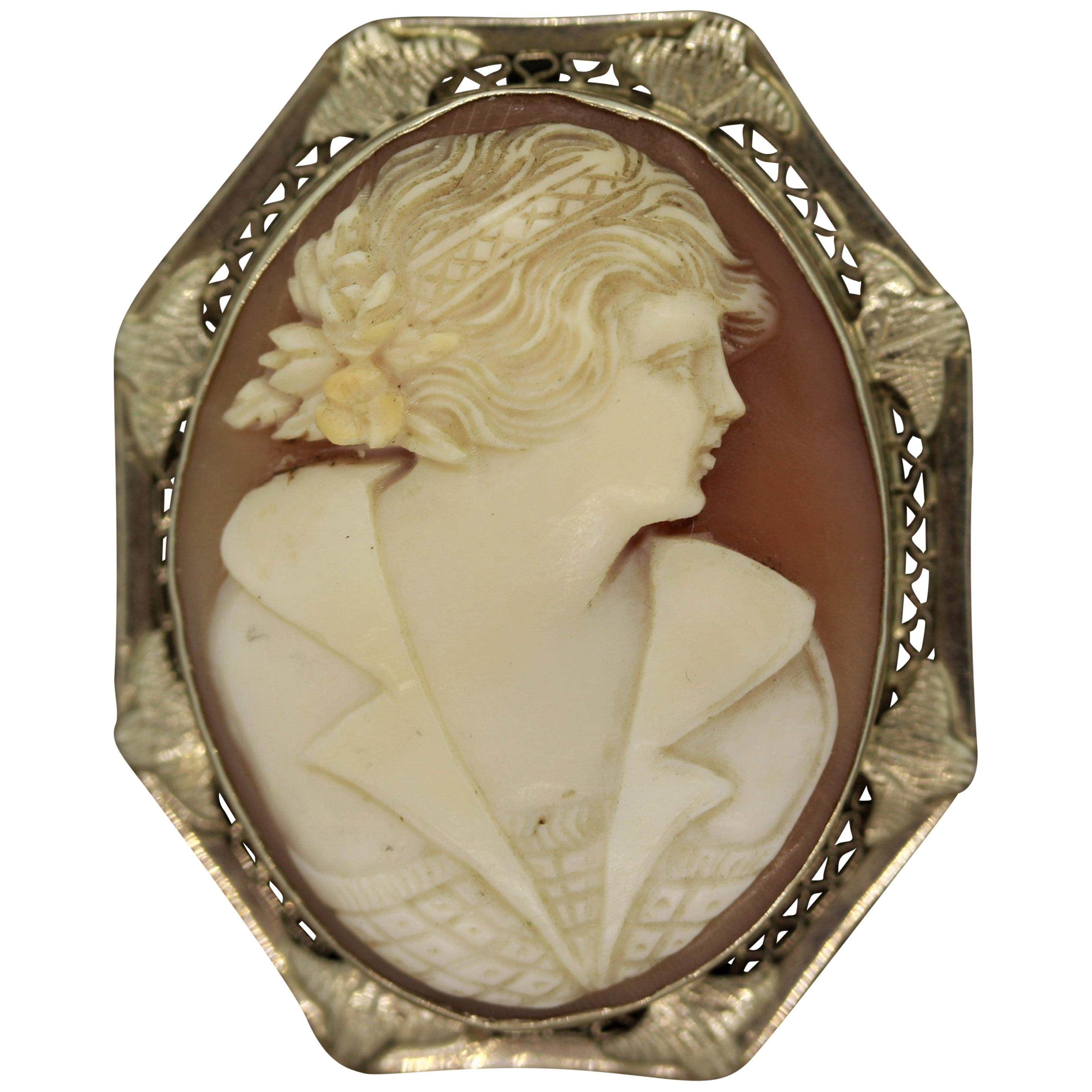 Antique Agate Cameo Gold Pendant-Brooch For Sale