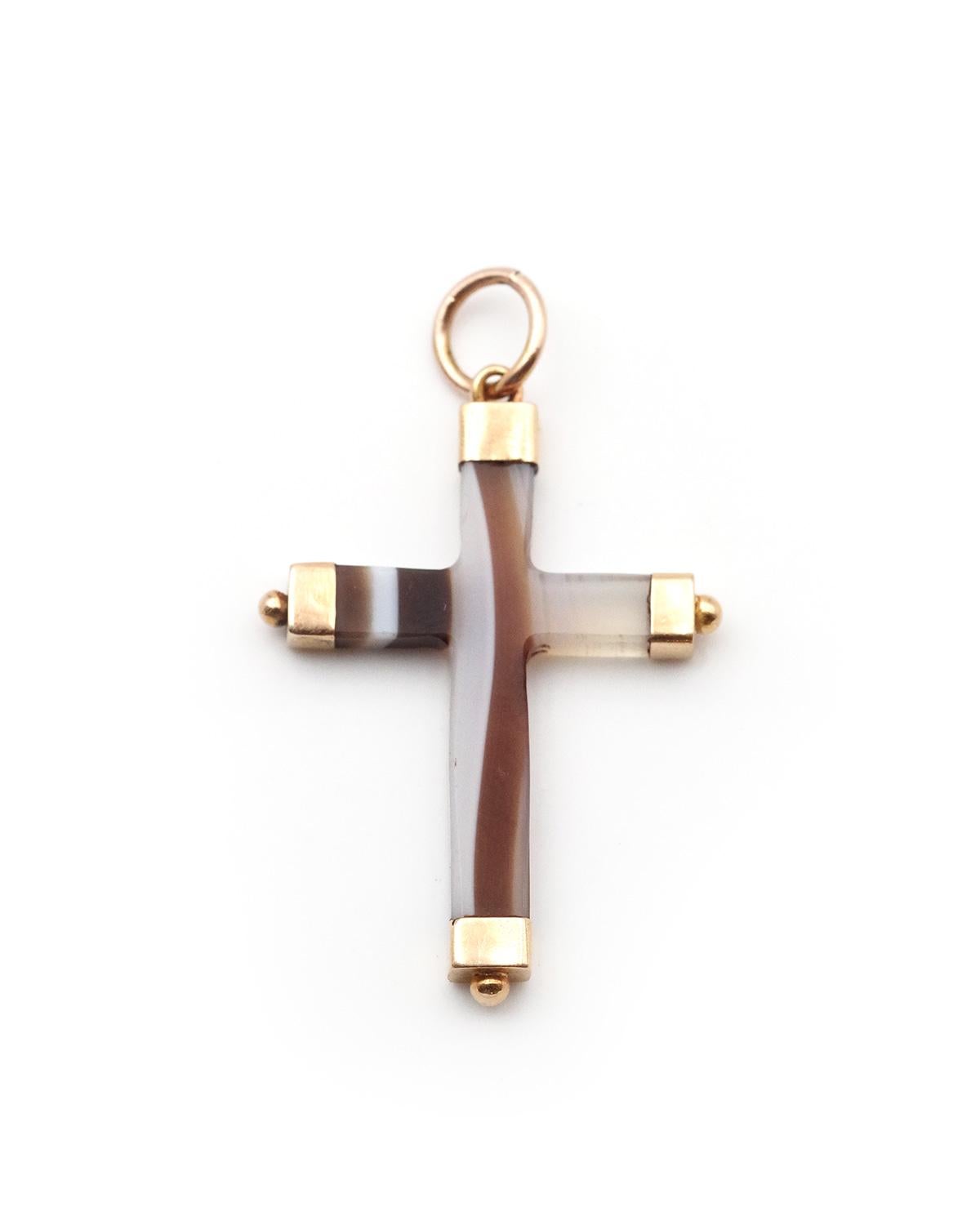 Uncut Antique agate cross pendant in 18k gold, Victorian sardonyx agate cross For Sale