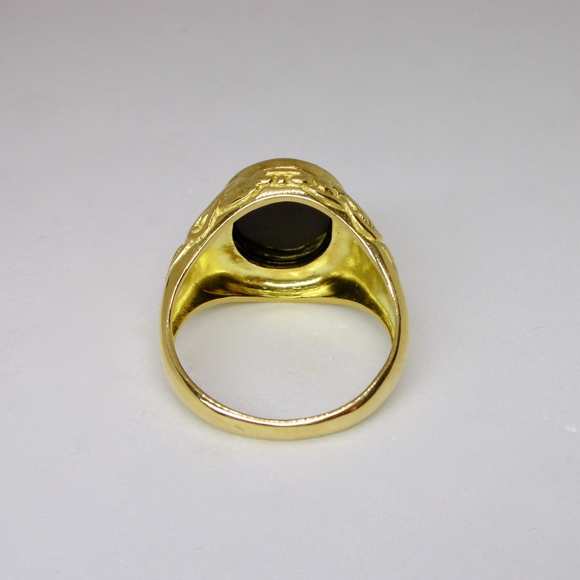 Women's or Men's Antique Agate Intaglio Ring Depicting Lion For Sale