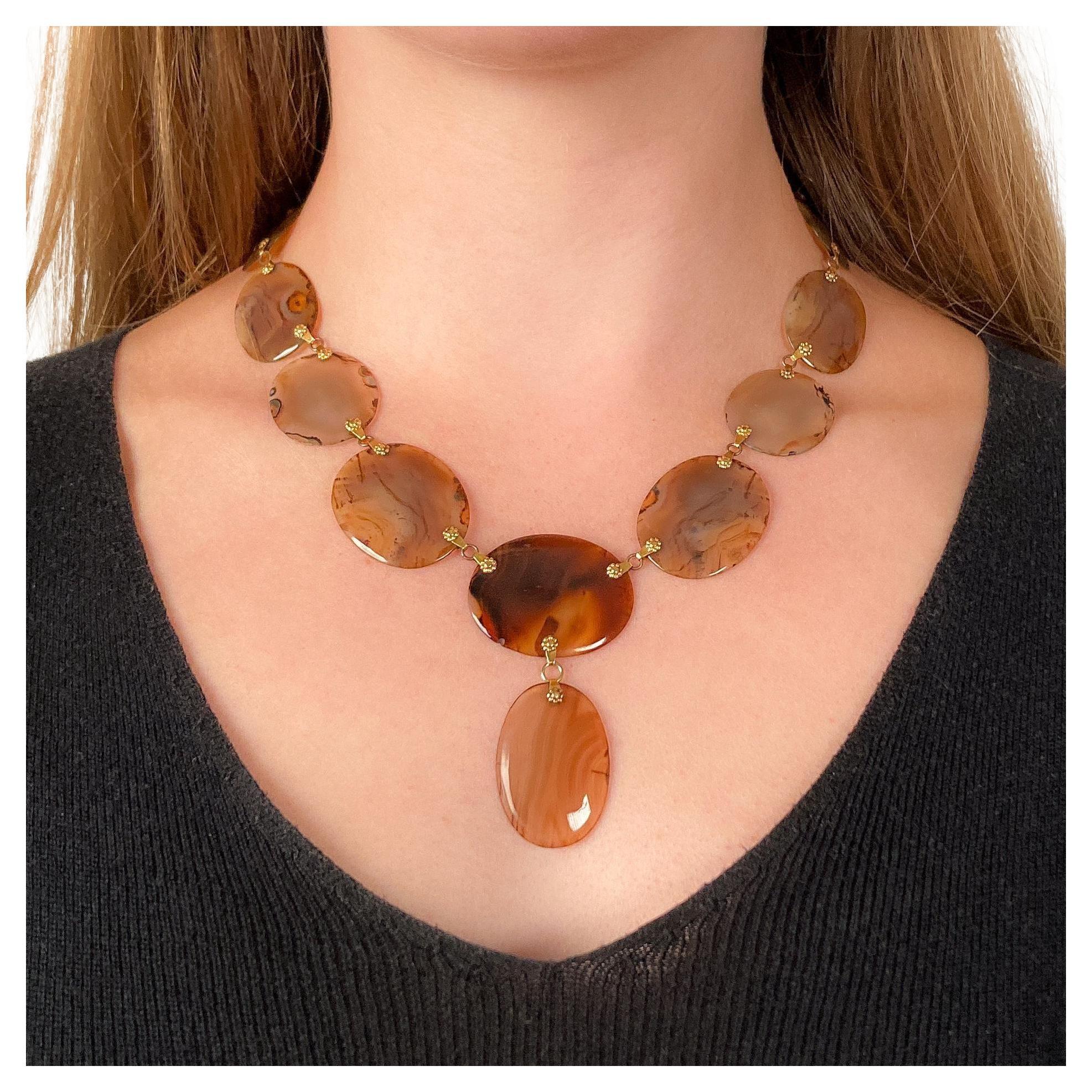Antique Agate Necklace of 18k Gold