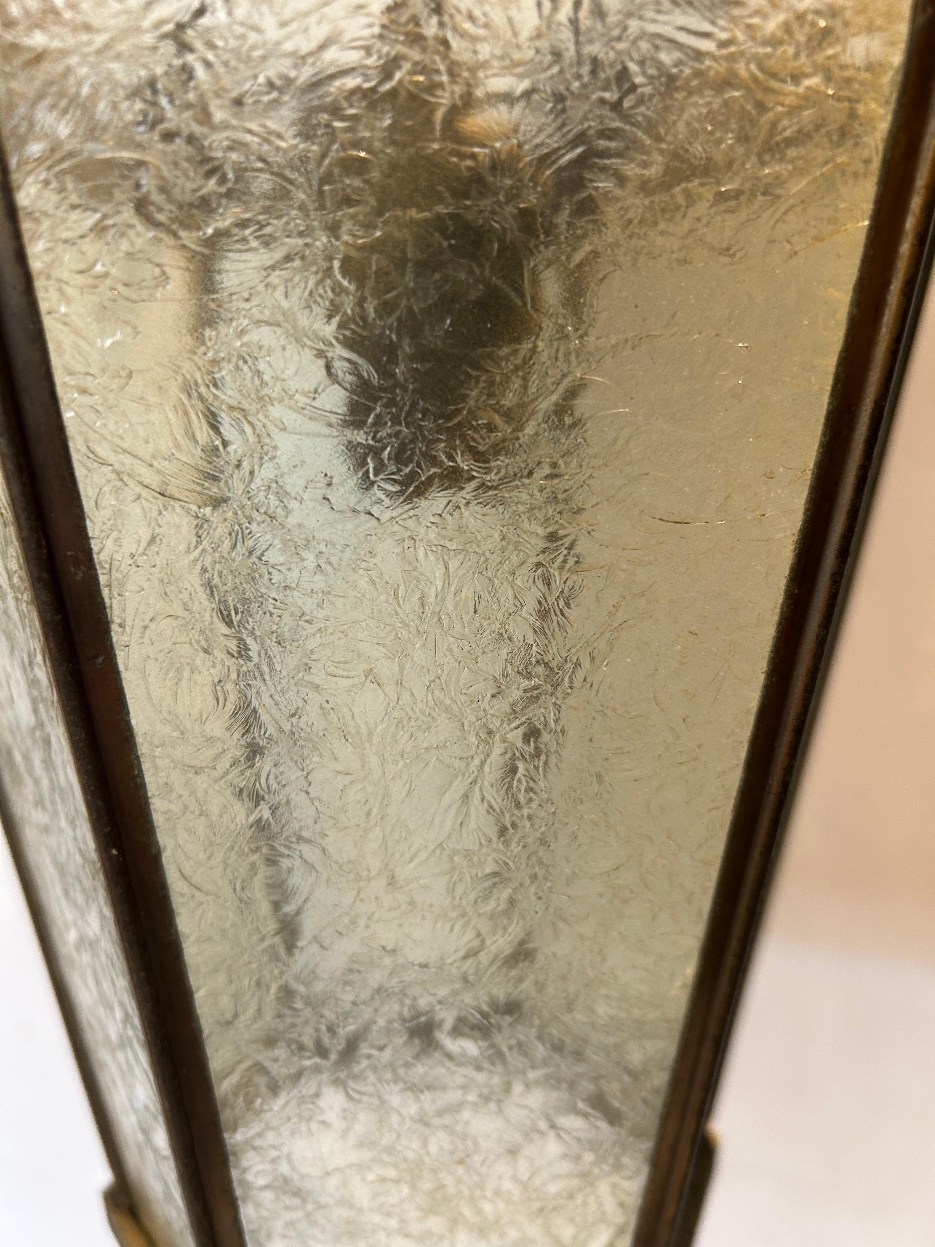 Lanterne pendante en fer vieilli et verre grainé antique en vente 1