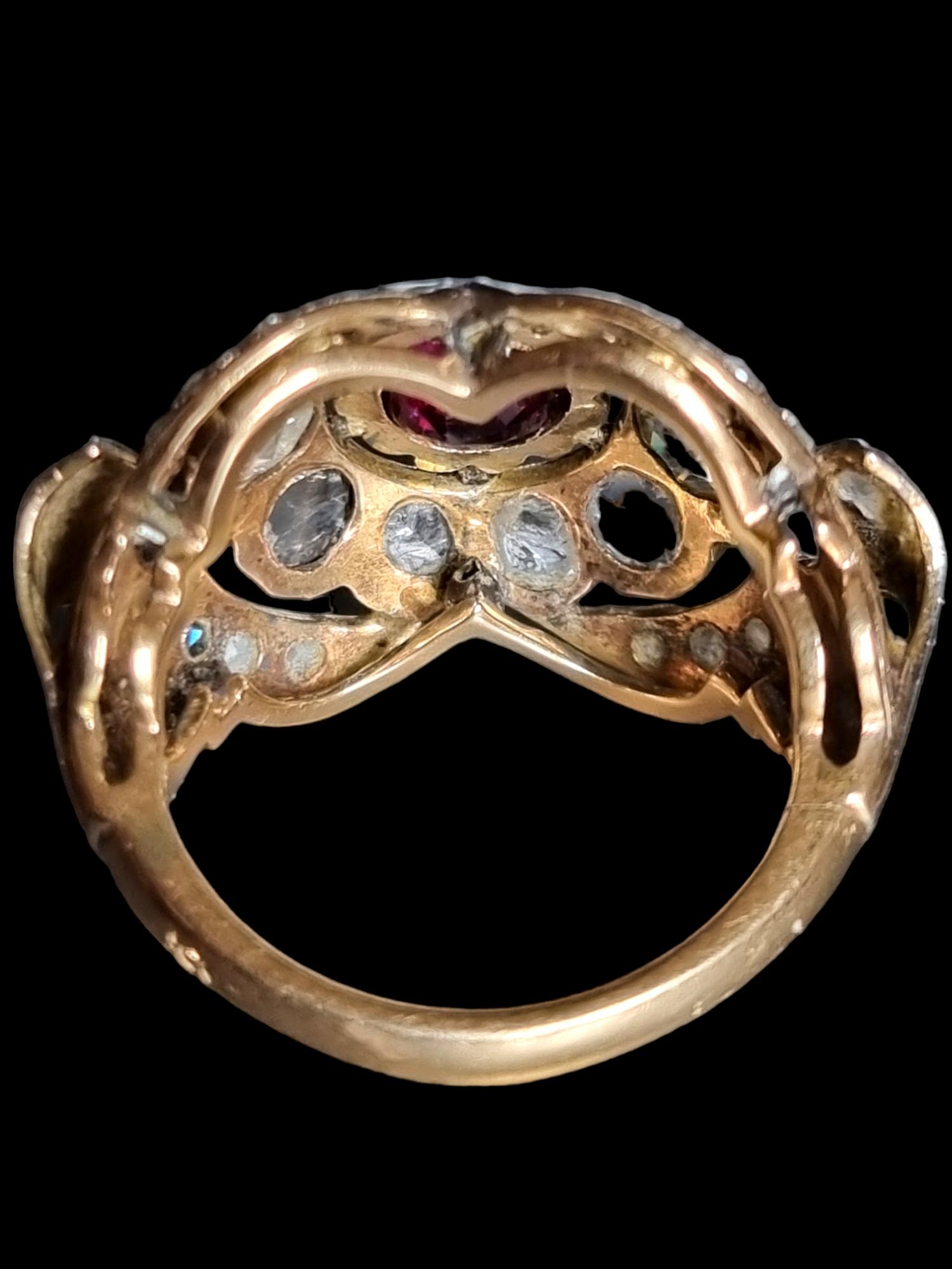 Antike AGL-zertifizierte burmesische (Mogok) unerhitzt  Cluster-Ring mit Rubin und Diamanten Damen im Angebot