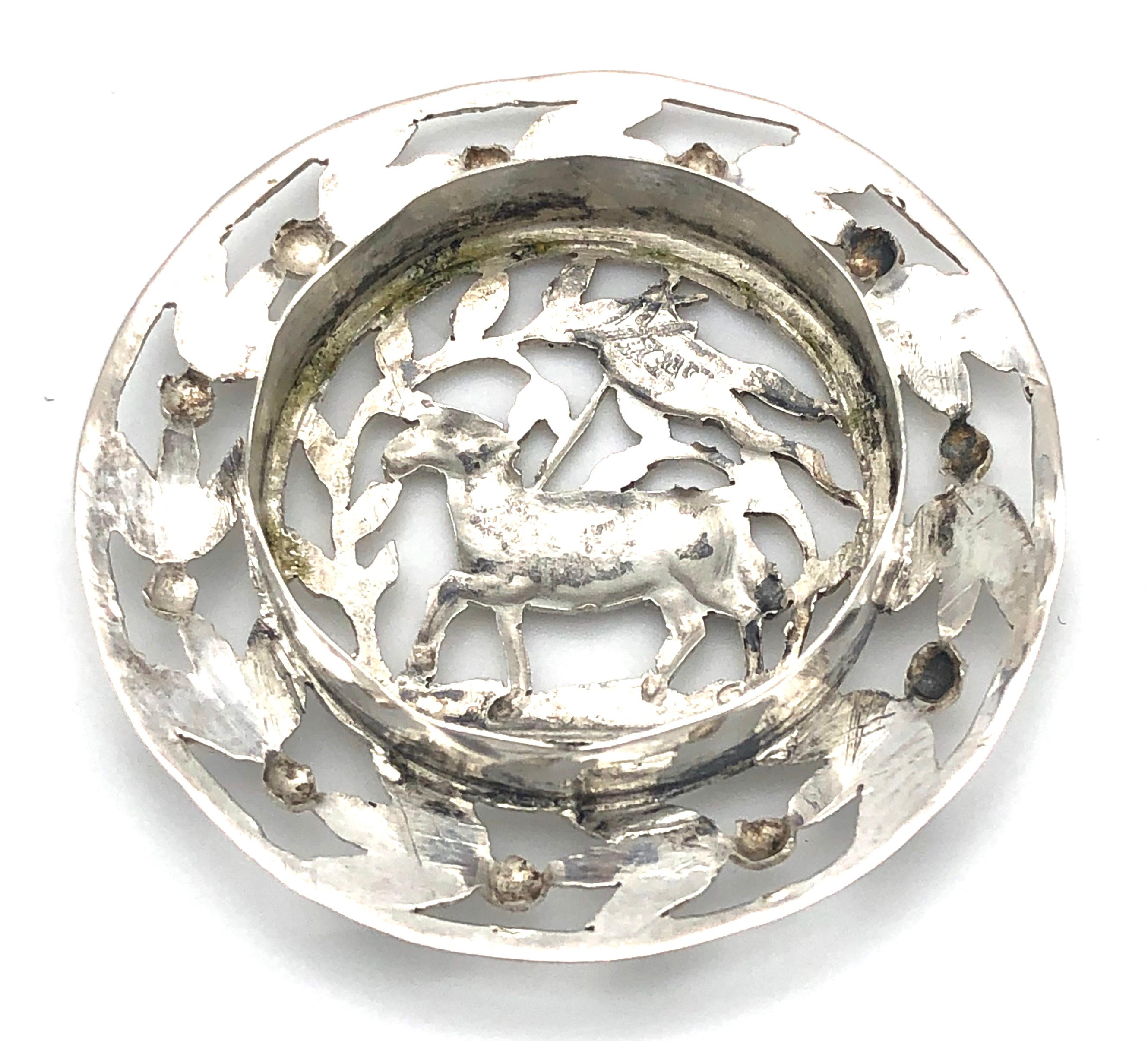 Boîte d'accueil antique Agnus Dei en argent Unisexe en vente