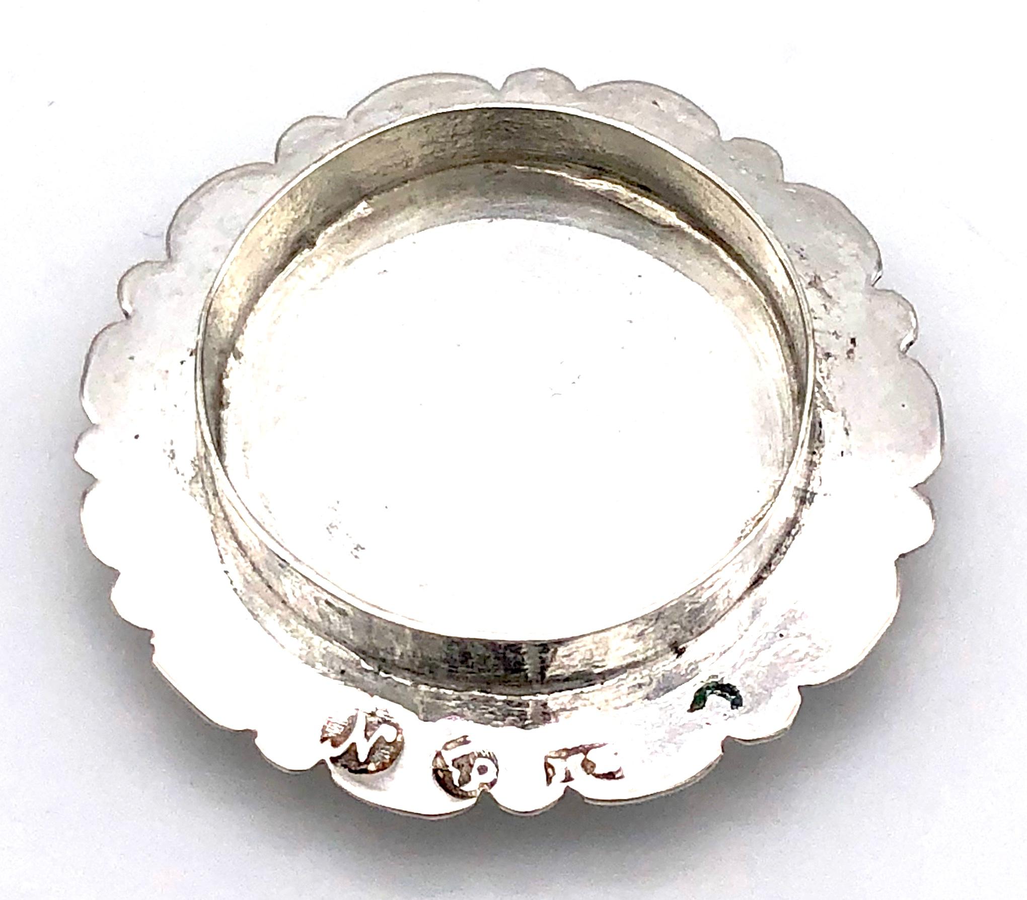 Boîte d'accueil antique Agnus Dei en argent en vente 1