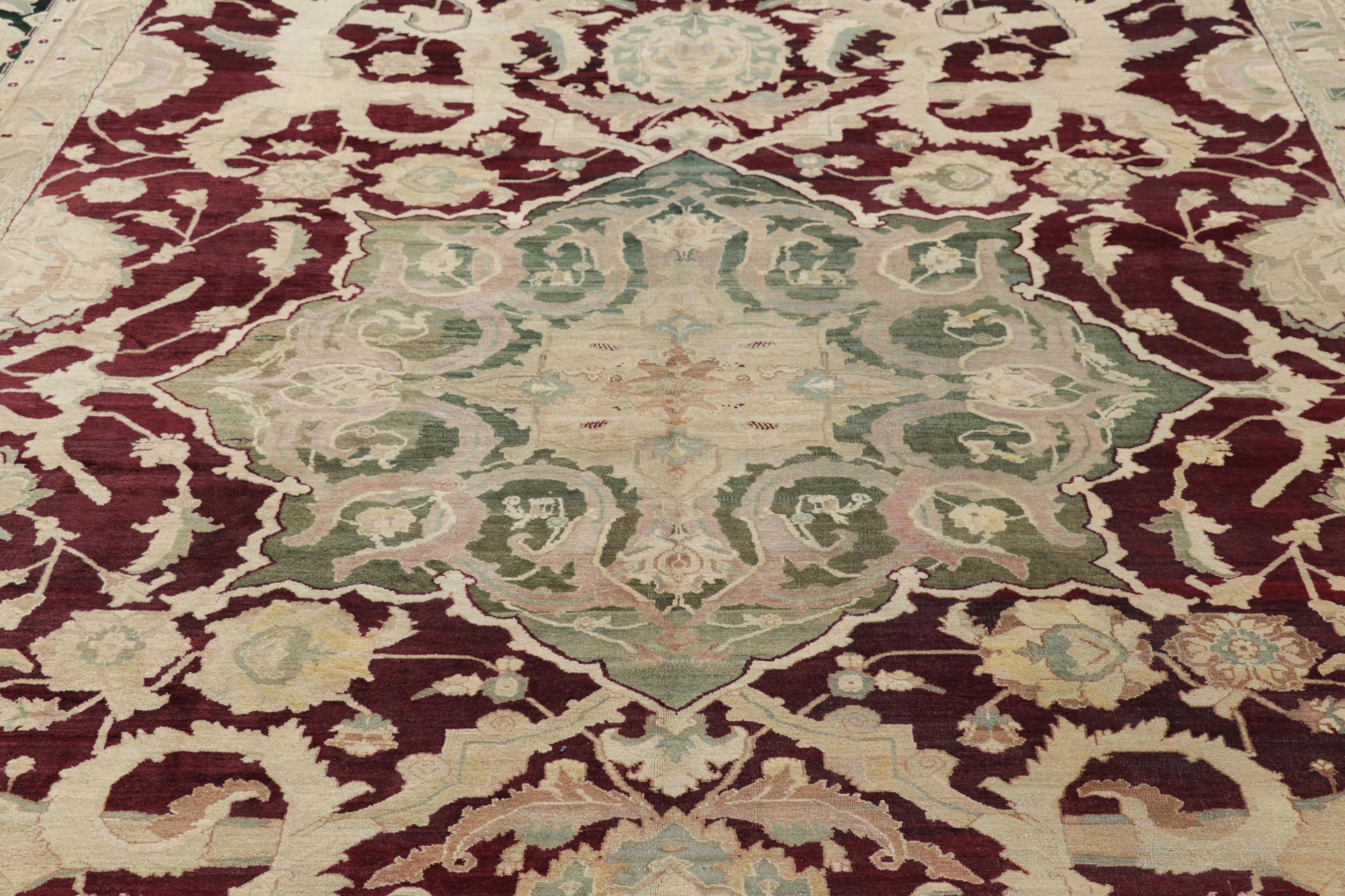 Fine XIX secolo Tappeto antico Agra in borgogna e crema con medaglione floreale - Rug & Kilim in vendita
