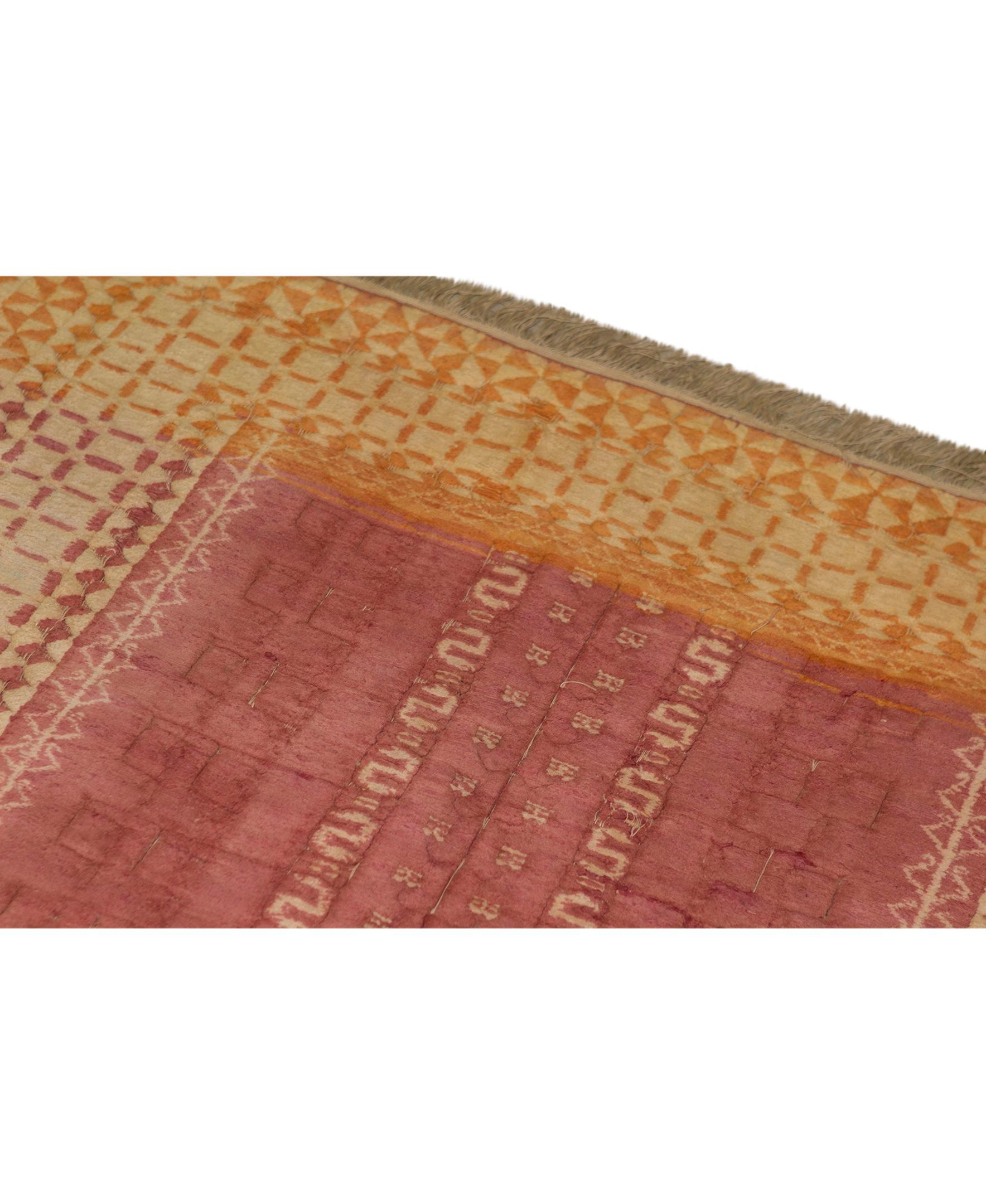 Traditional Handwoven Luxury Cotton Antique Agra Multi. Measures: 3'8