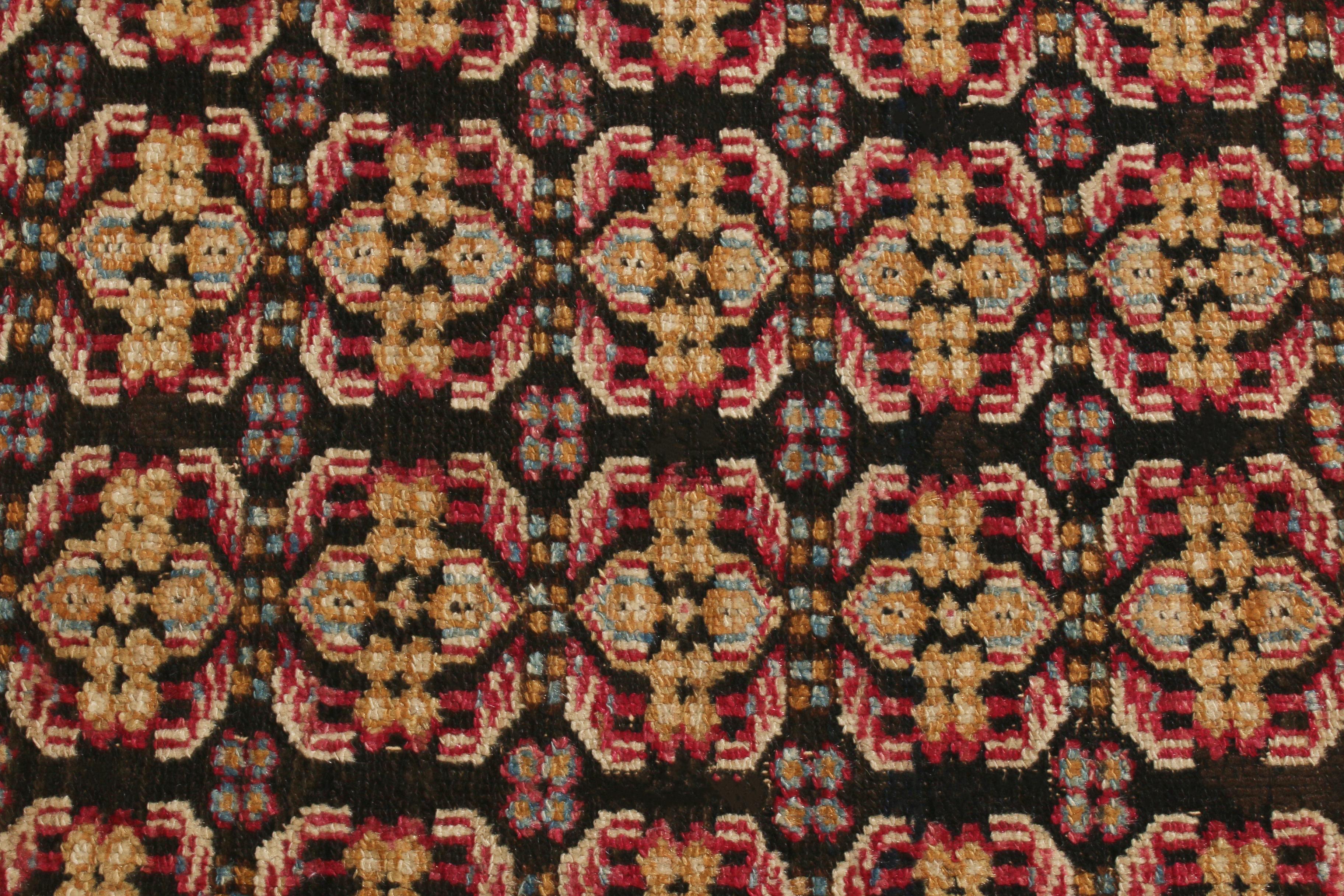Noué à la main Tapis floral géométrique ancien Agra en laine beige et rouge de Rug & Kilim en vente