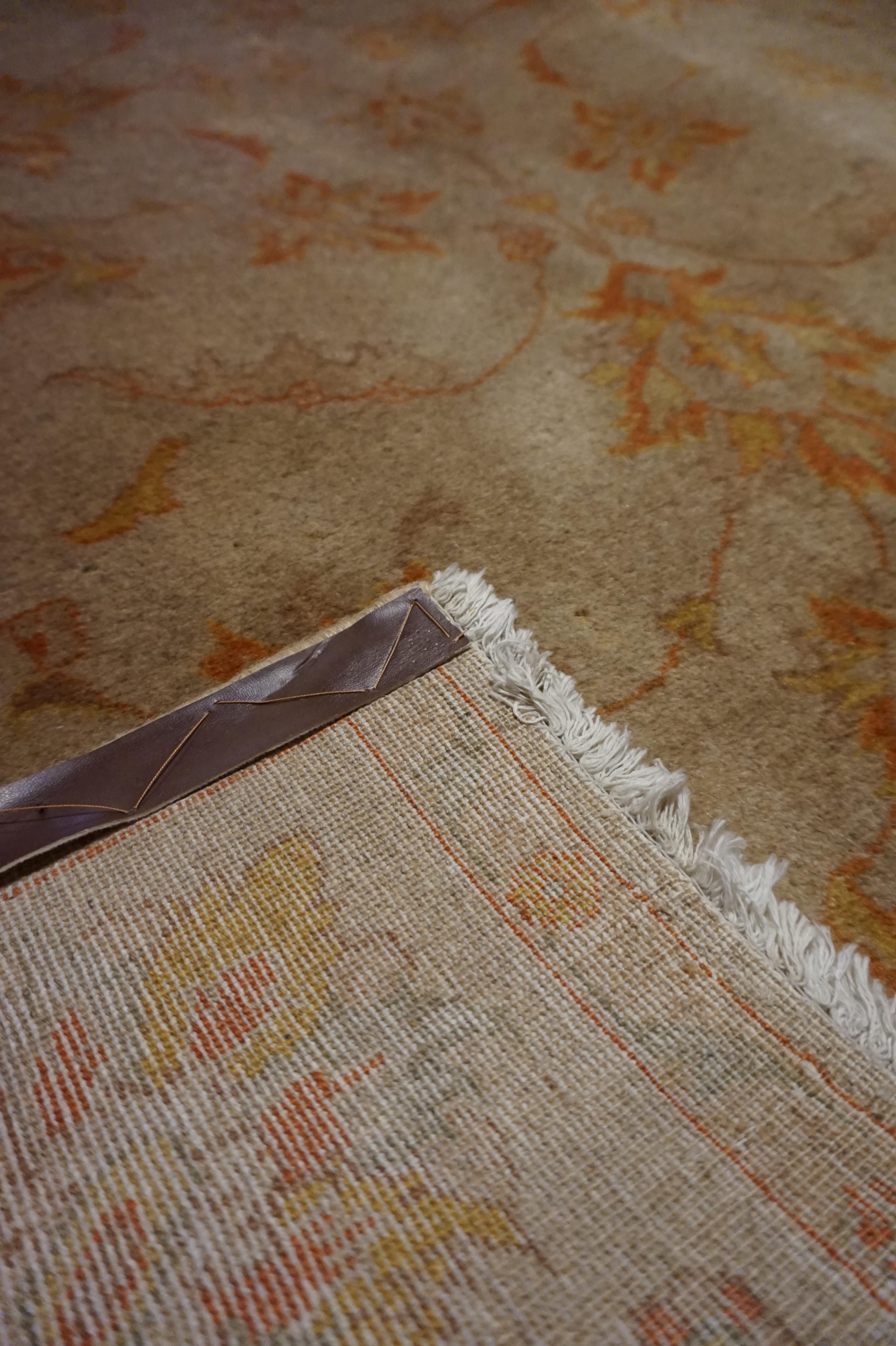 Antiker handgeknüpfter Agra-Teppich aus gedeckter, gedämpfter Wolle in Herbsttönen im Angebot 4
