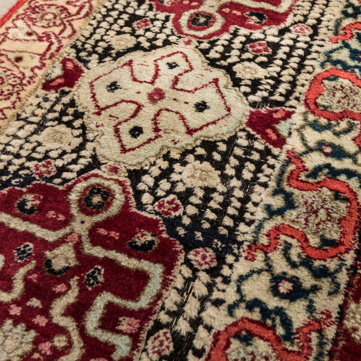 Antique Agra India Wool Rug. Circa. 1930. 3.50 x 2.70 m. For Sale 4