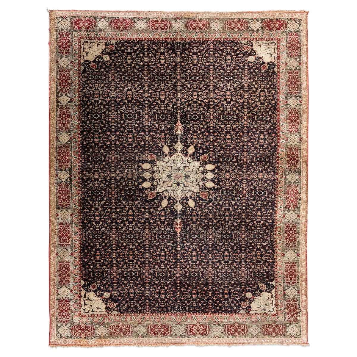 Indian rug from the city of Agra.Circa 1930.
- It was made for the English market of the time, hence the colors used.
- Pink, red and dark blue very elegant.
- Design with central medallion and two motif lamps on very elaborate fieldwork.
- It's a