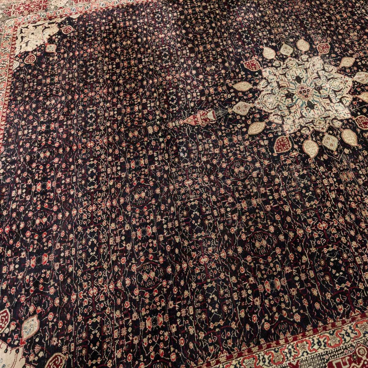 Antique Agra India Wool Rug. Circa. 1930. 3.50 x 2.70 m. In Excellent Condition For Sale In MADRID, ES