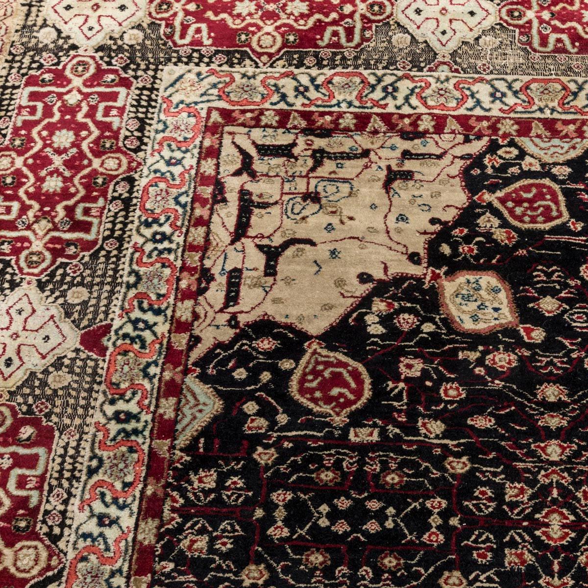 Antique Agra India Wool Rug. Circa. 1930. 3.50 x 2.70 m. For Sale 1