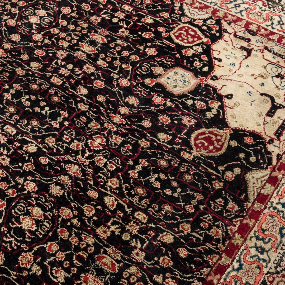 Antique Agra India Wool Rug. Circa. 1930. 3.50 x 2.70 m. For Sale 2