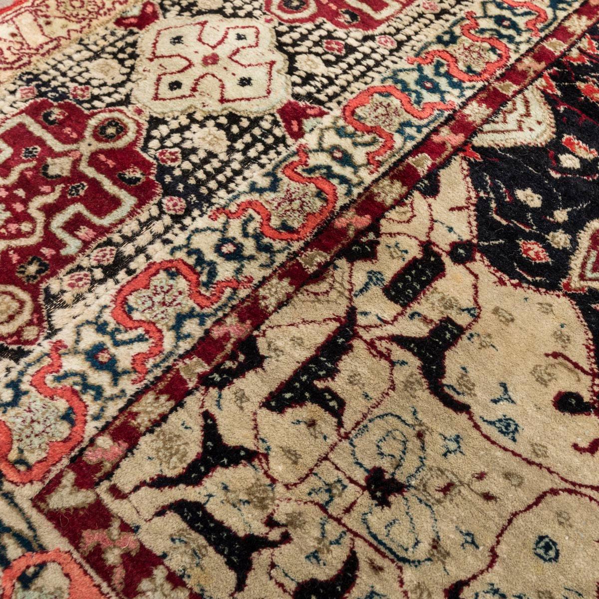 Antique Agra India Wool Rug. Circa. 1930. 3.50 x 2.70 m. For Sale 3