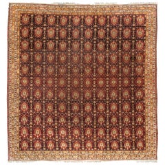 Antiquité, tapis carré d'Agra, vers 1880  18' x 18'8