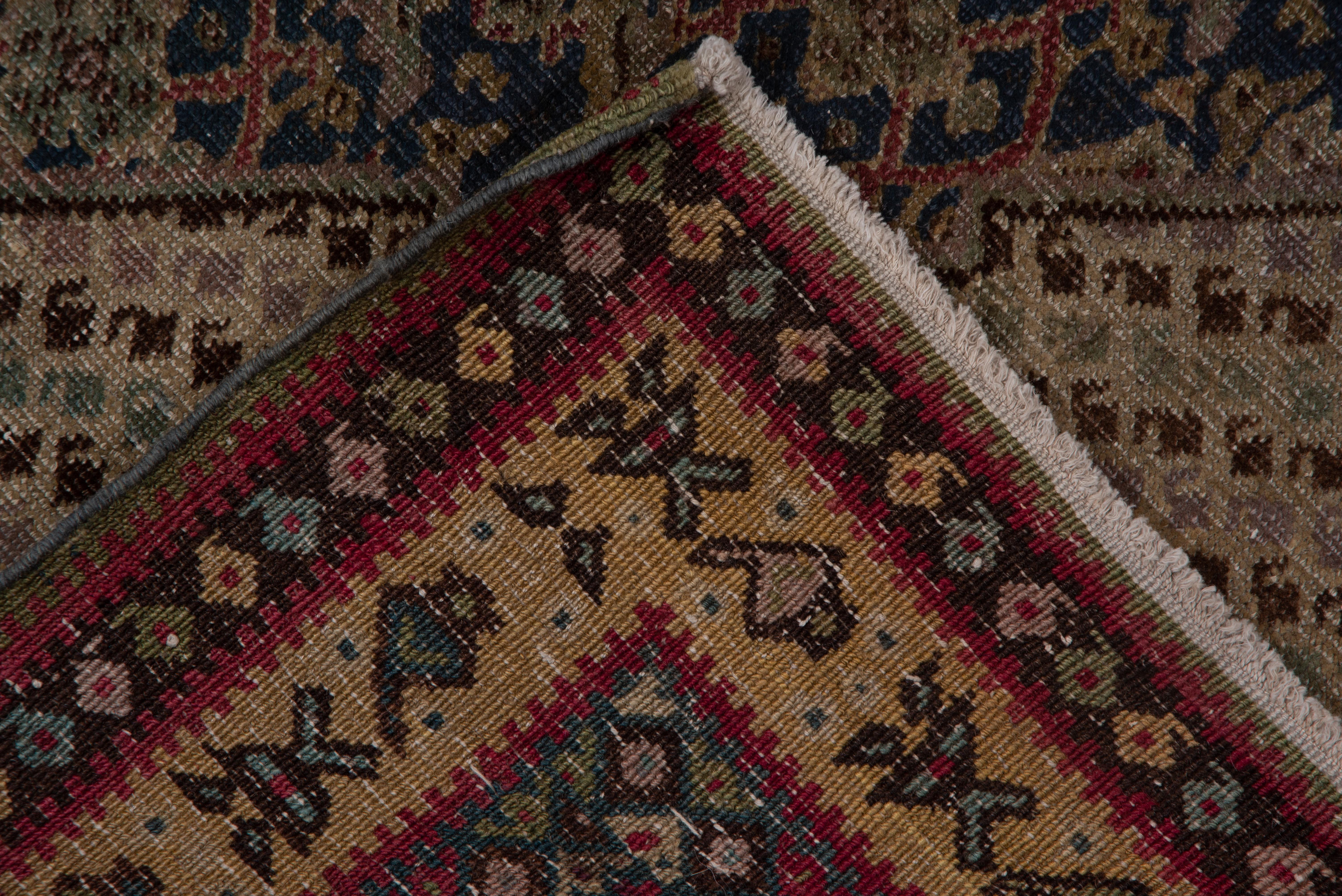 Antique Agra Rug In Good Condition For Sale In New York, NY