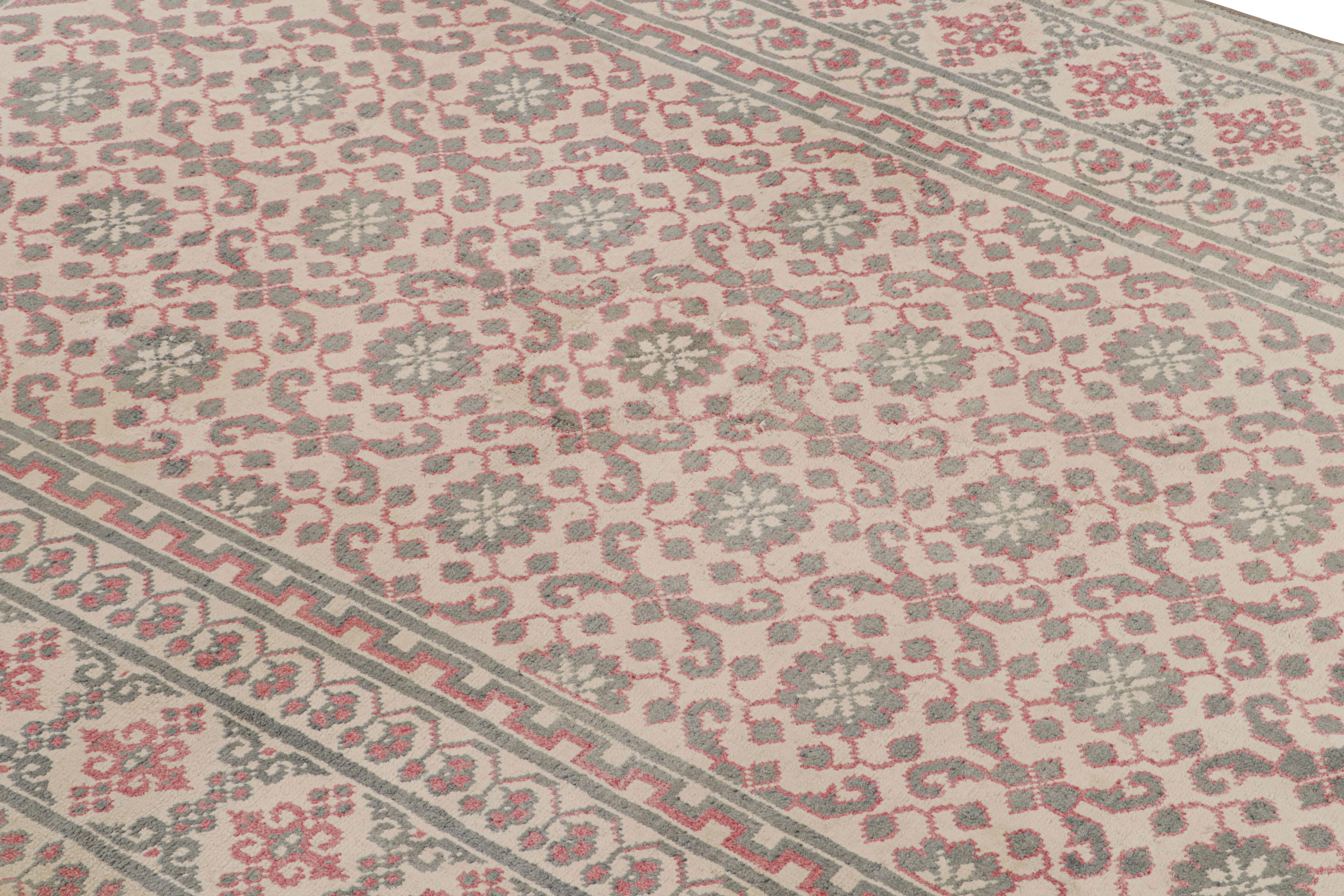 Handgeknüpfte Wolle, aus Indien um 1920-1930, ein 4x7 besonders seltenes Stück aus dieser Zeit, sowohl in seinem hervorragenden Zustand als auch in seinen ungewöhnlichen Farben 

Über das Design: 

Dieser antike Agra-Teppich mit geometrischen