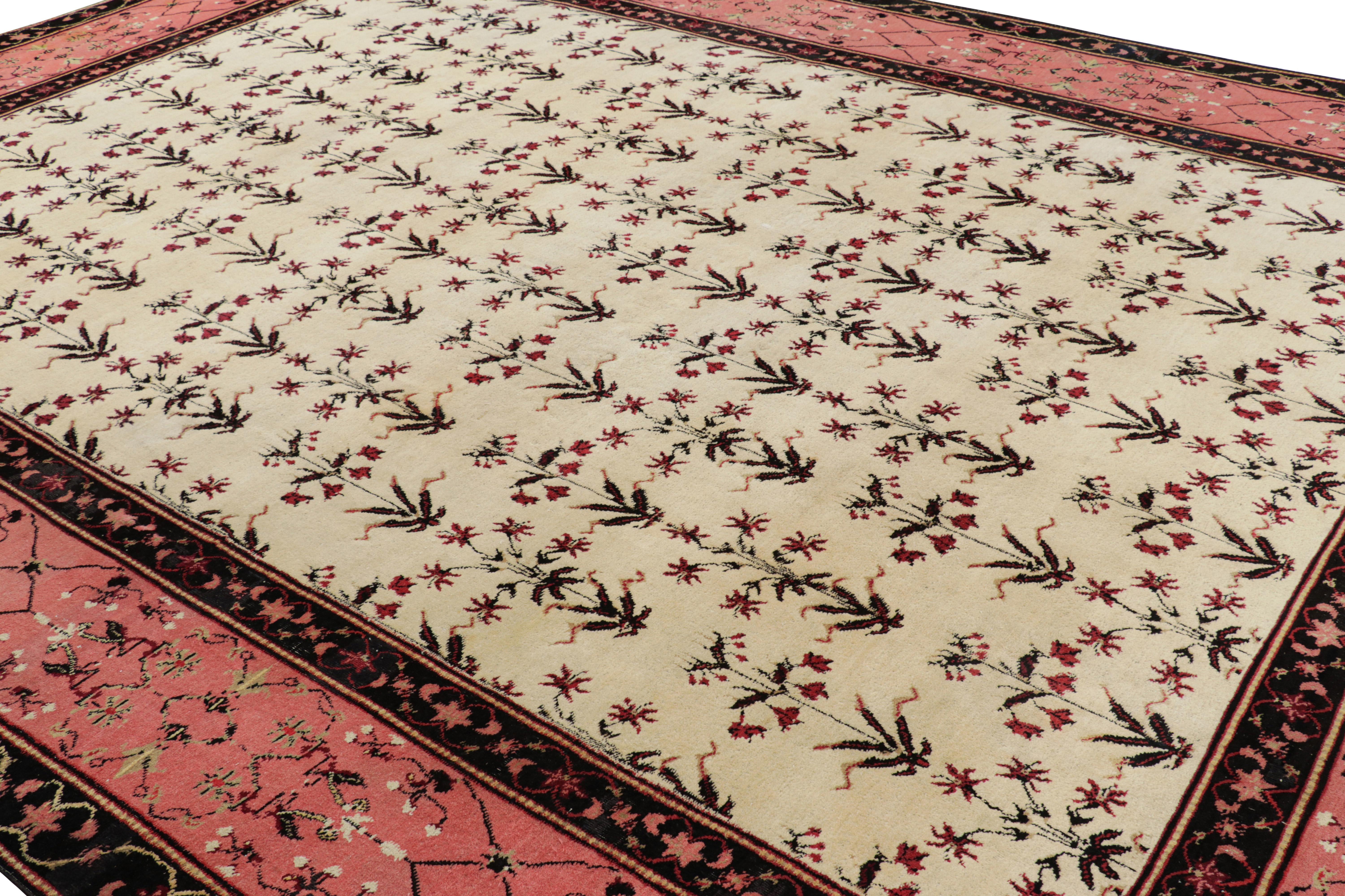 Dieser 11x14 große antike Agra-Teppich aus Indien (ca. 1910-1920) ist aus Wolle handgeknüpft und stellt eine seltene und aufregende Ergänzung unseres Repertoires an begehrten antiken Stücken dar.

Über das Design: 

Aufmerksame Augen werden eine