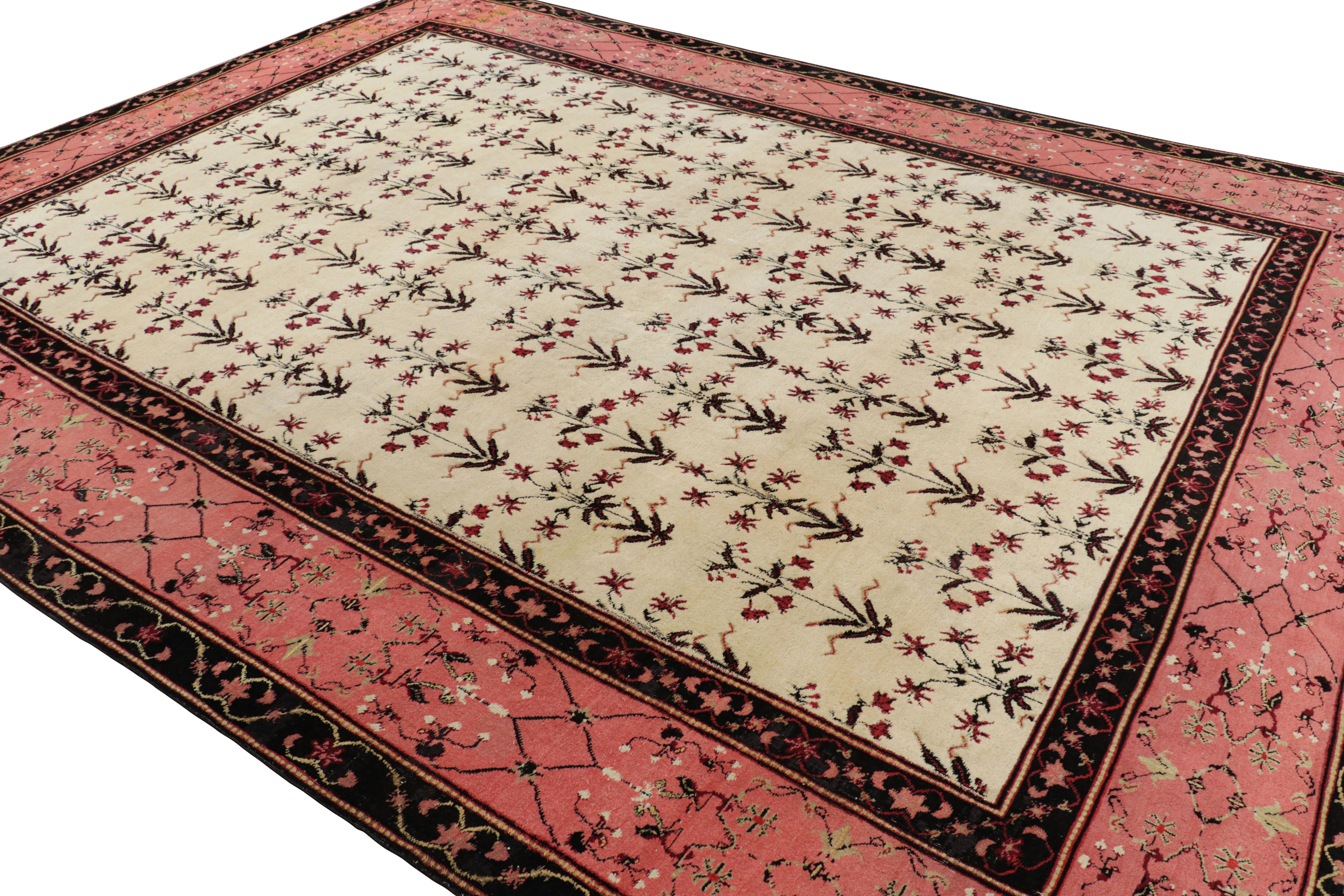 Antiker Agra-Teppich in Creme mit roten Blumenmuster in Creme (Handgeknüpft) im Angebot