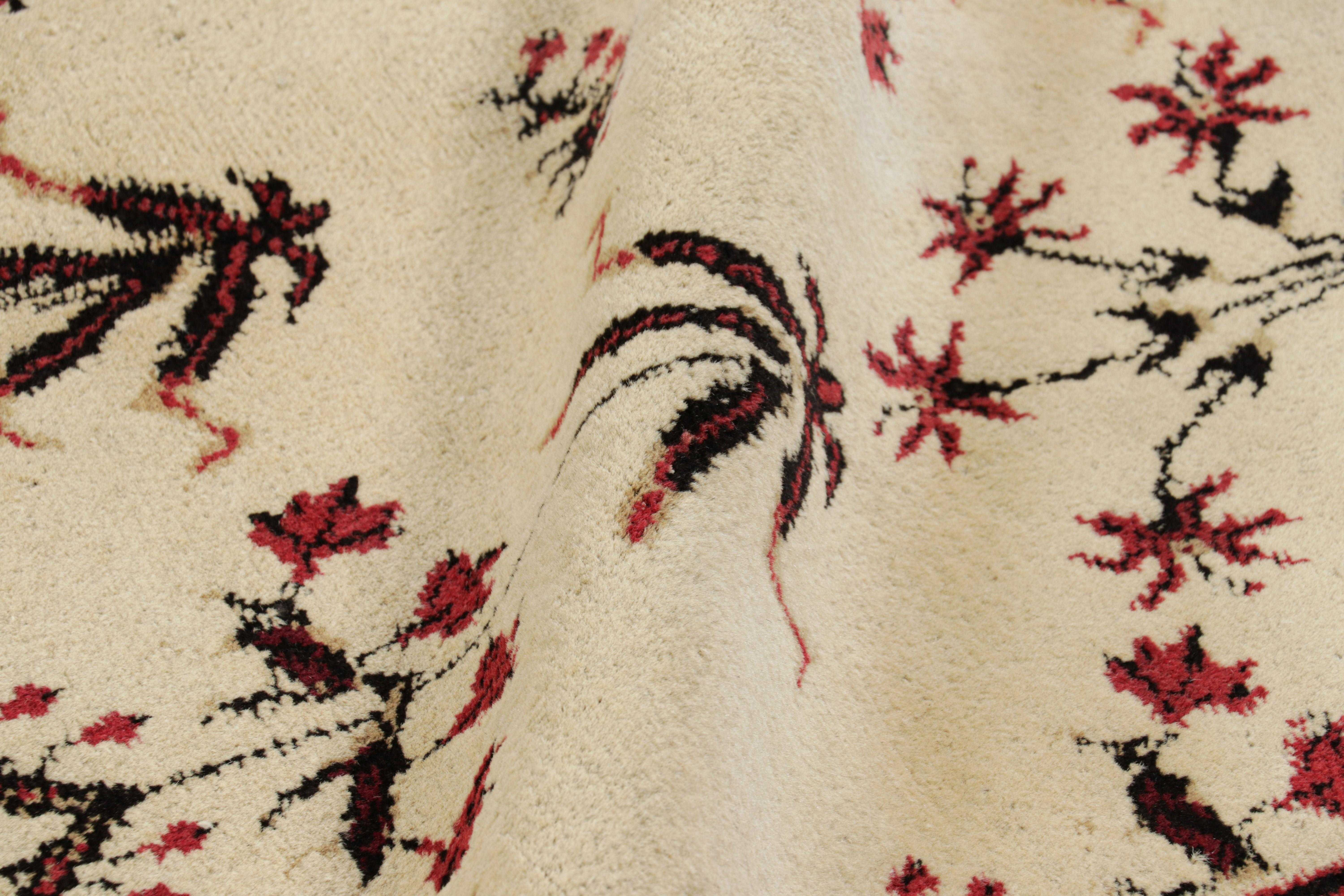 Antiker Agra-Teppich in Creme mit roten Blumenmuster in Creme (Wolle) im Angebot
