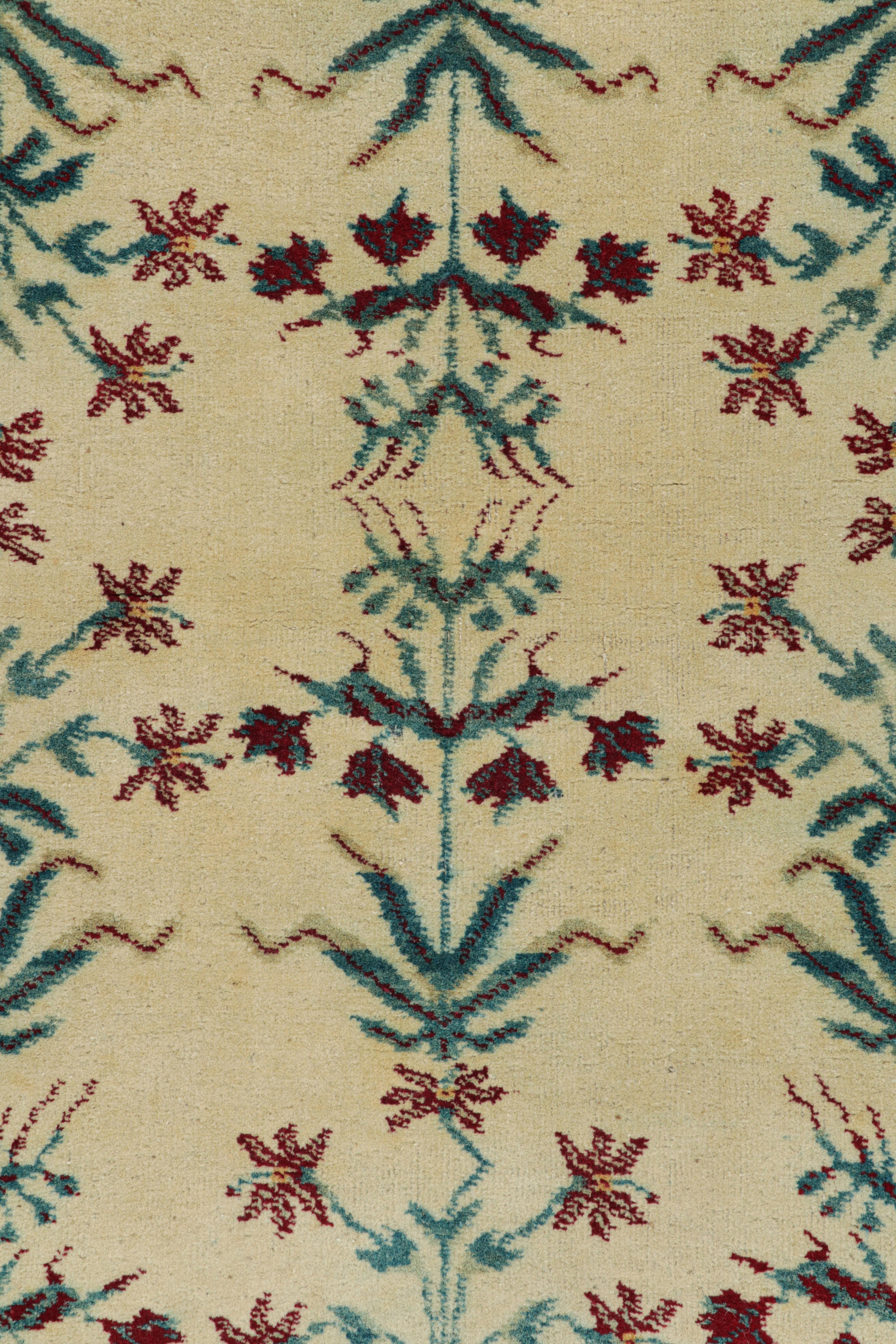 Indien Tapis Agra ancien crème avec motifs floraux bleu sarcelle  Rug & Kilim en vente
