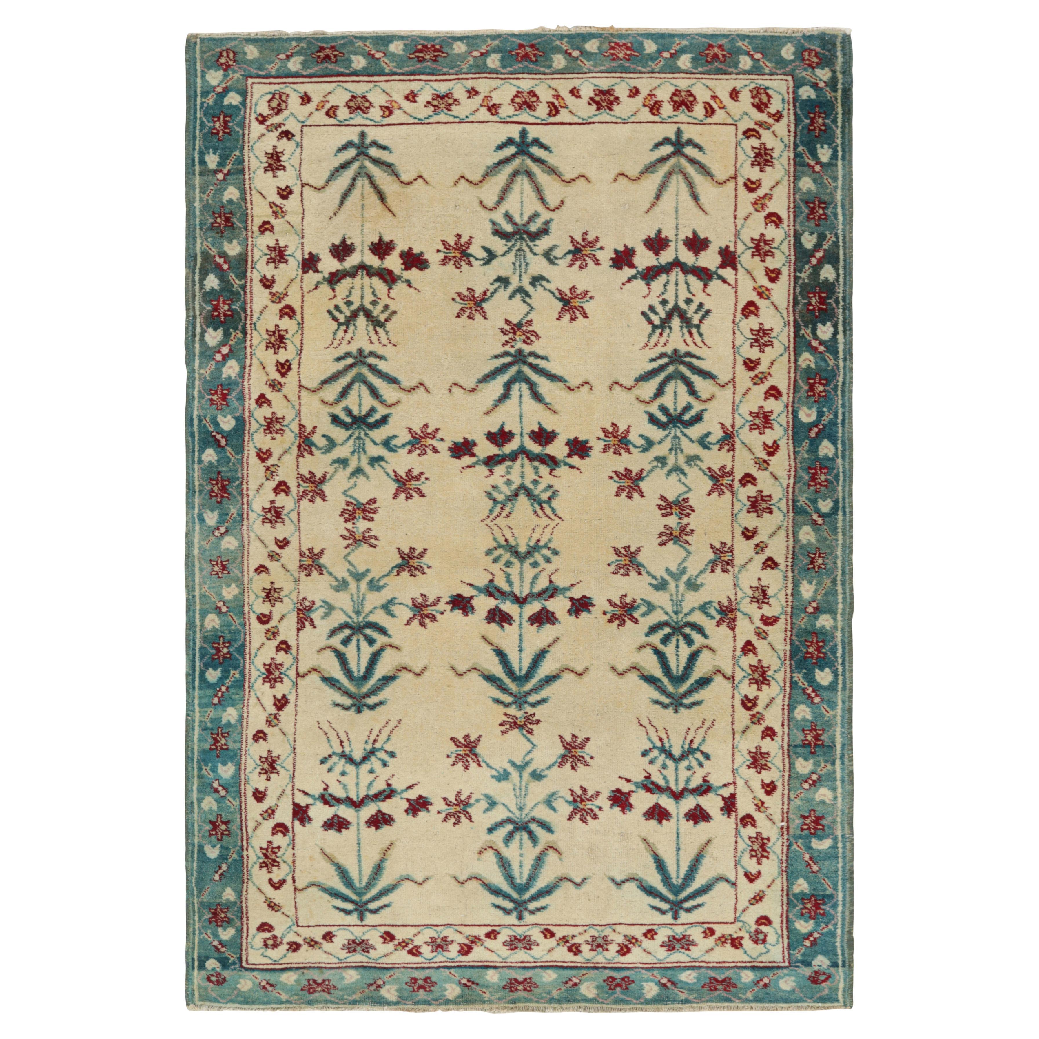 Alfombra antigua Agra en crema con motivos florales azul teal  Rug & Kilim