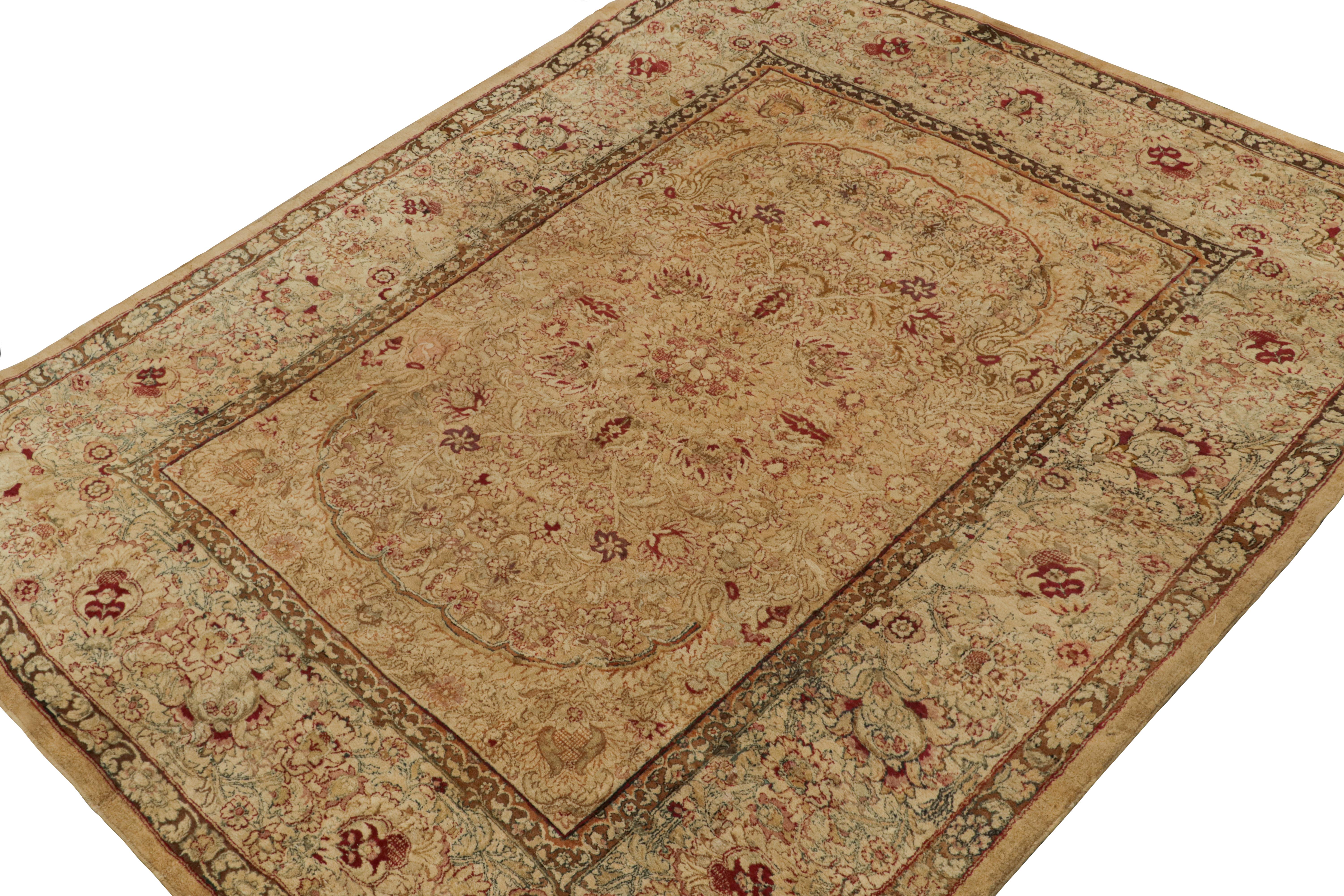 Antiker Agra-Teppich in Gold und Brown mit Blumenmustern (Handgeknüpft) im Angebot