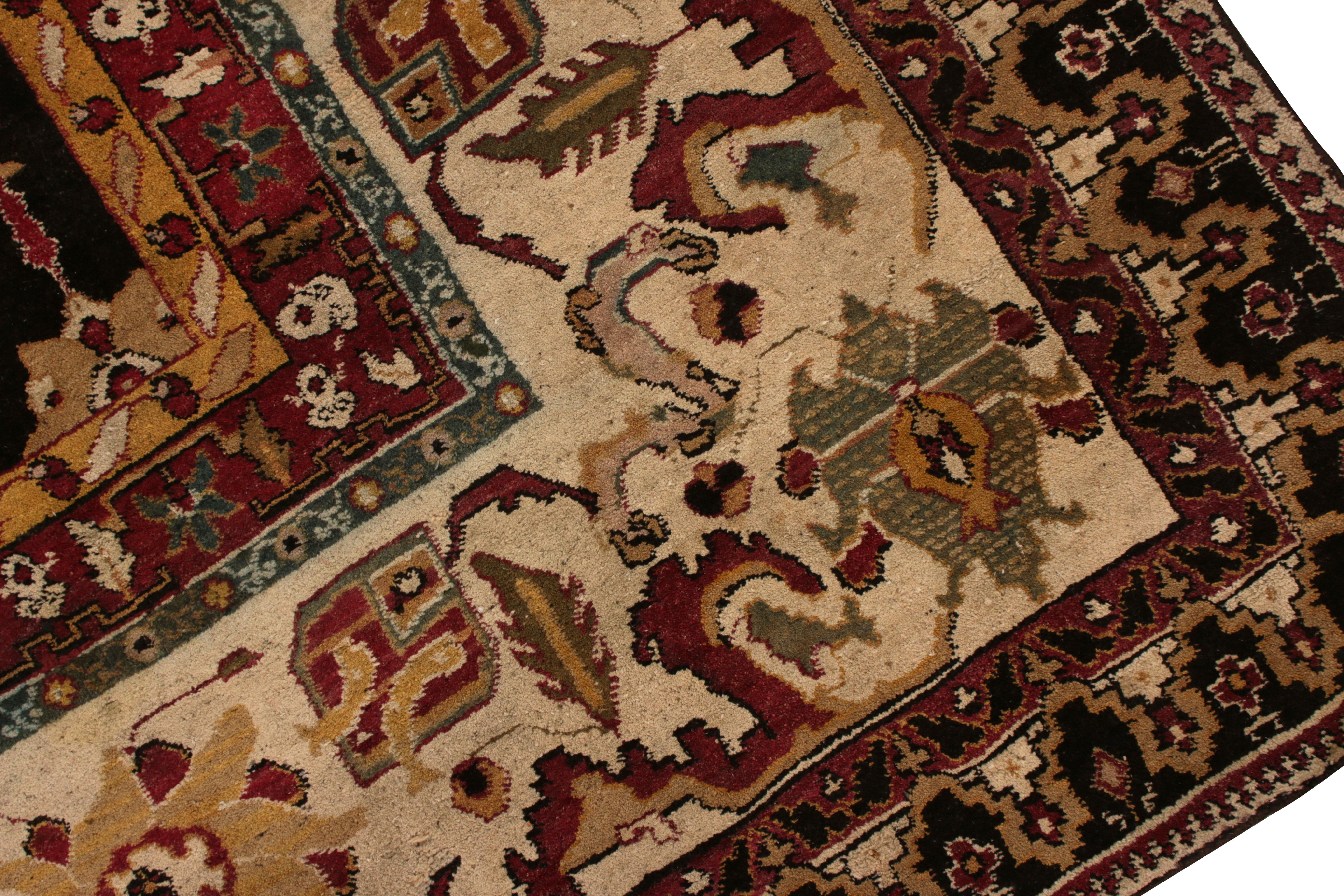 Antiker Agra-Teppich in Schwarz mit roten und goldenen Blumenmustern (Handgeknüpft) im Angebot