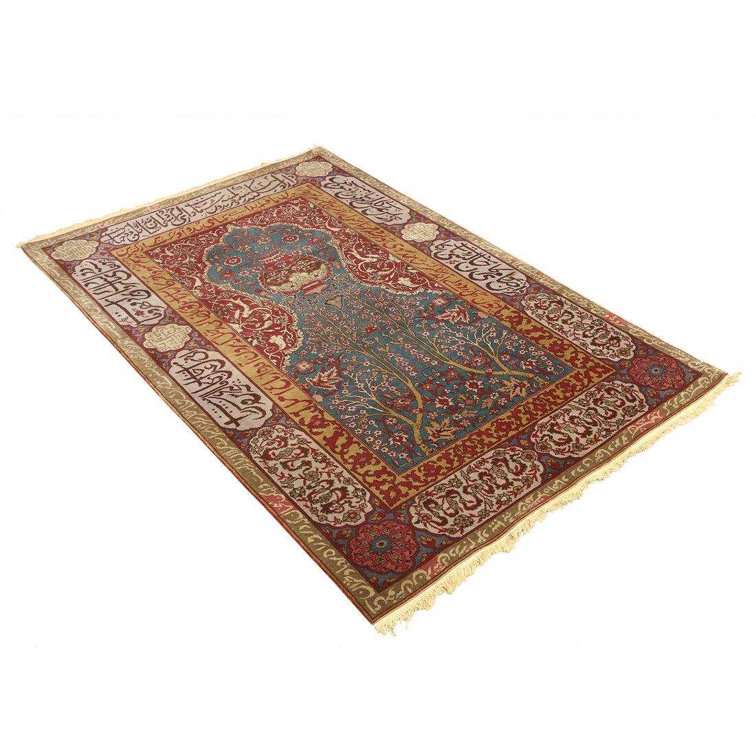 I tappeti Agra sono un tipo di tappeto indiano originario della città di Agra, situata nel nord dell'India, nota per la sua ricca storia di tessitura e per la vicinanza al famoso Taj Mahal. Questi tappeti sono famosi per i loro design lussuosi,