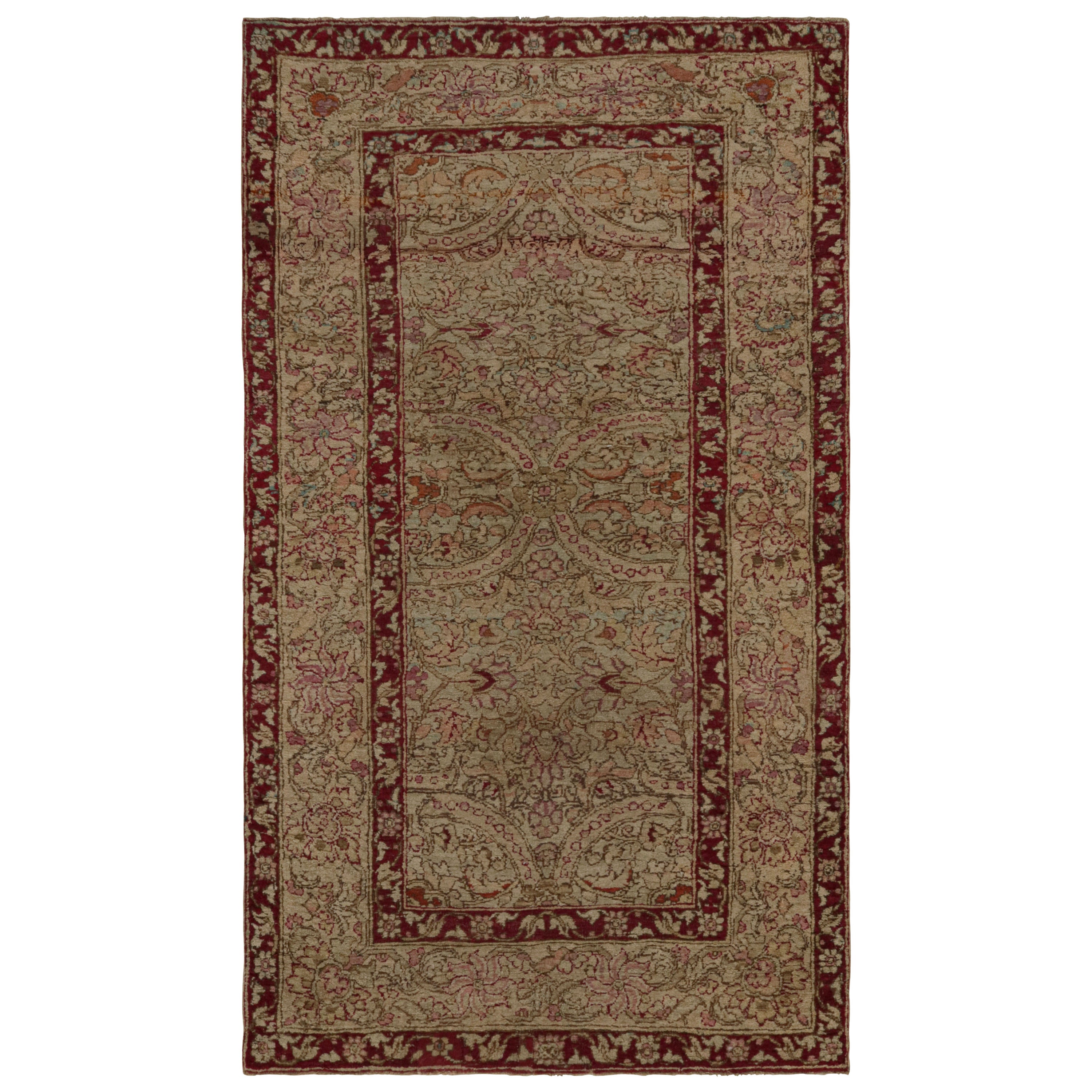 Antiker Agra-Teppich mit geometrischen Mustern in Braun und Rot, von Rug & Kilim im Angebot