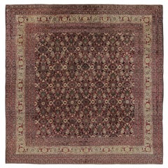 Antiker quadratischer Agra-Teppich in Burgund mit Blumenmustern, von Rug & Kilim