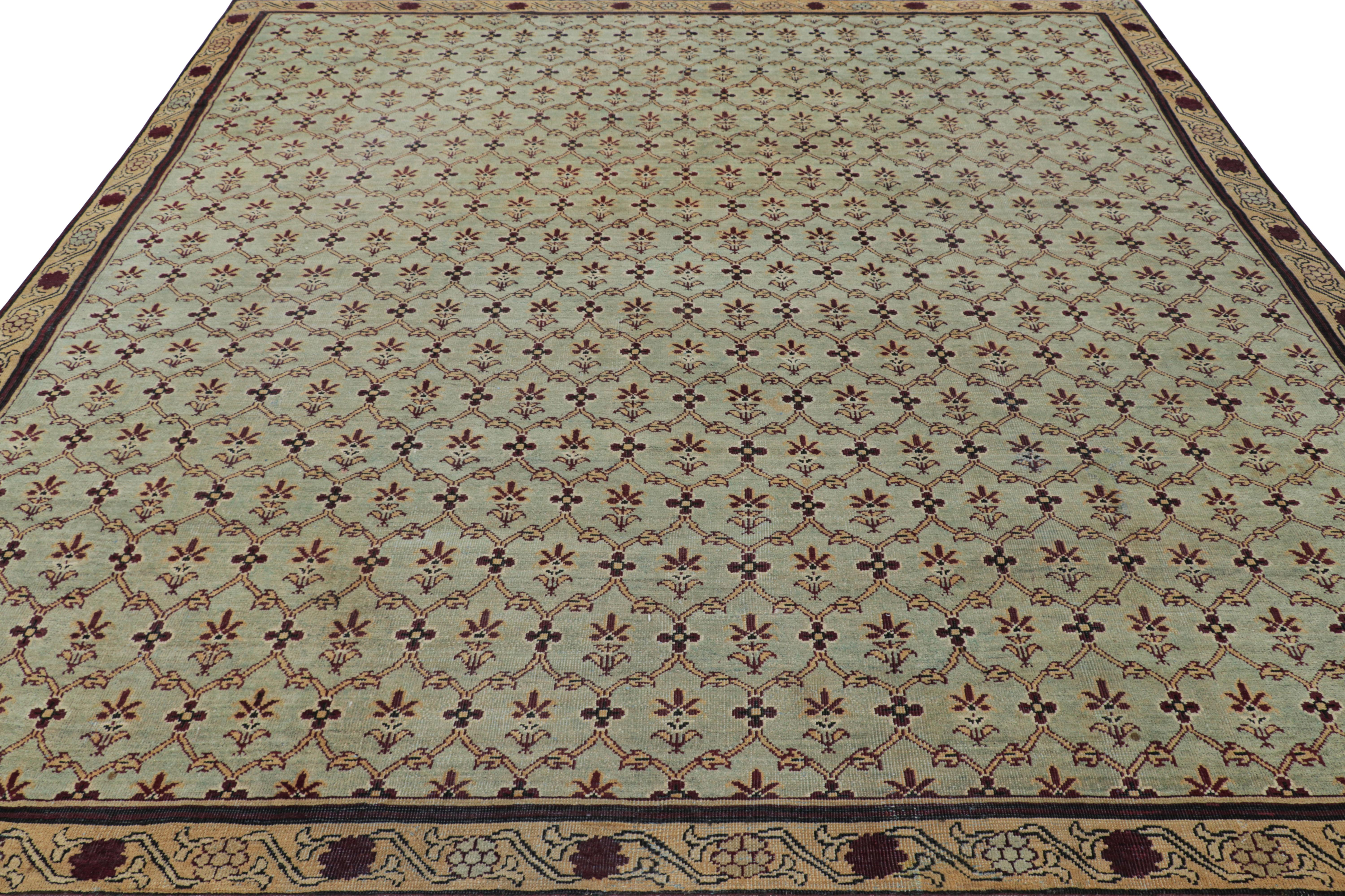 Annodato a mano Tappeto antico Agra quadrato in blu e verde con motivi floreali  Rug & Kilim in vendita