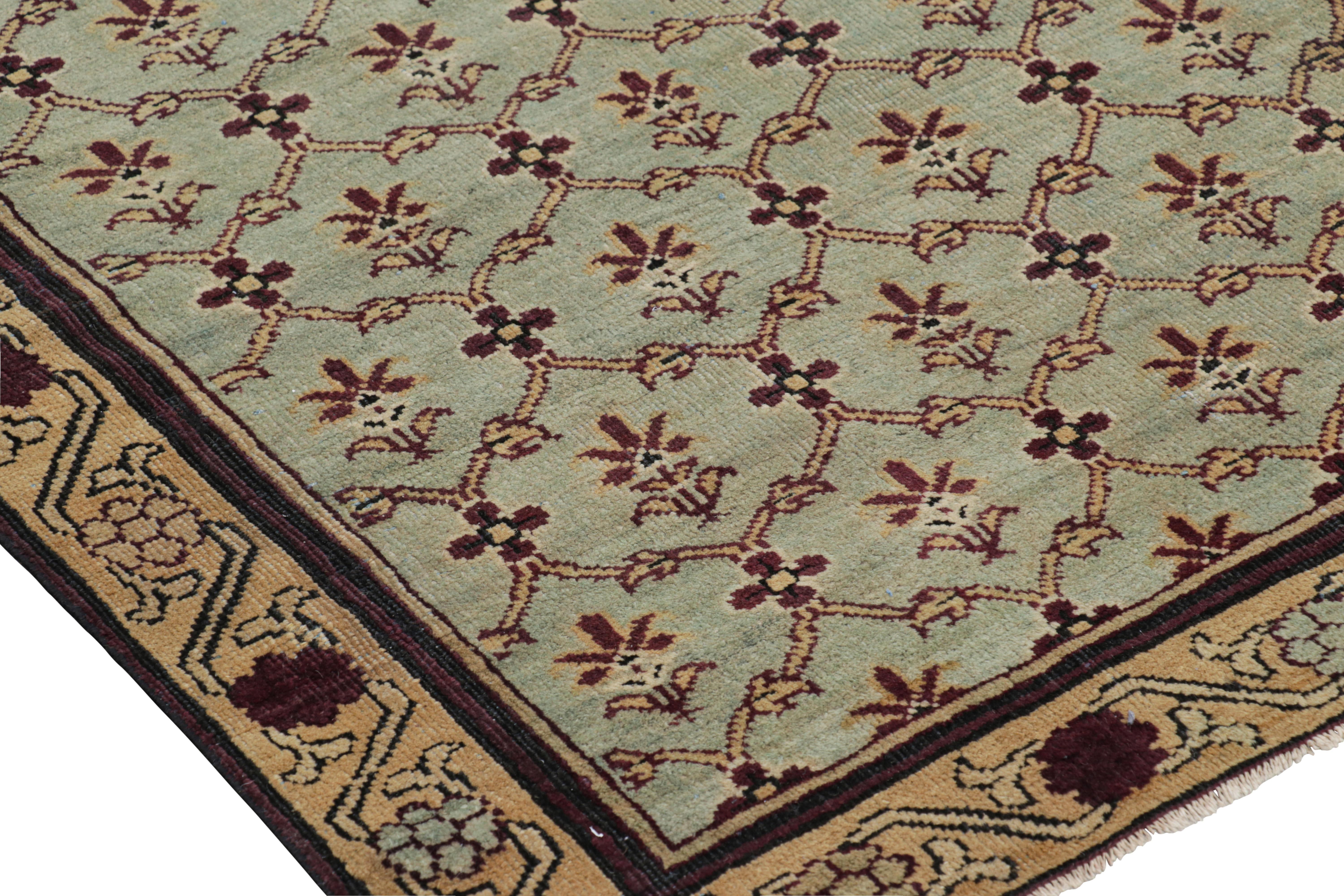 Fine XIX secolo Tappeto antico Agra quadrato in blu e verde con motivi floreali  Rug & Kilim in vendita