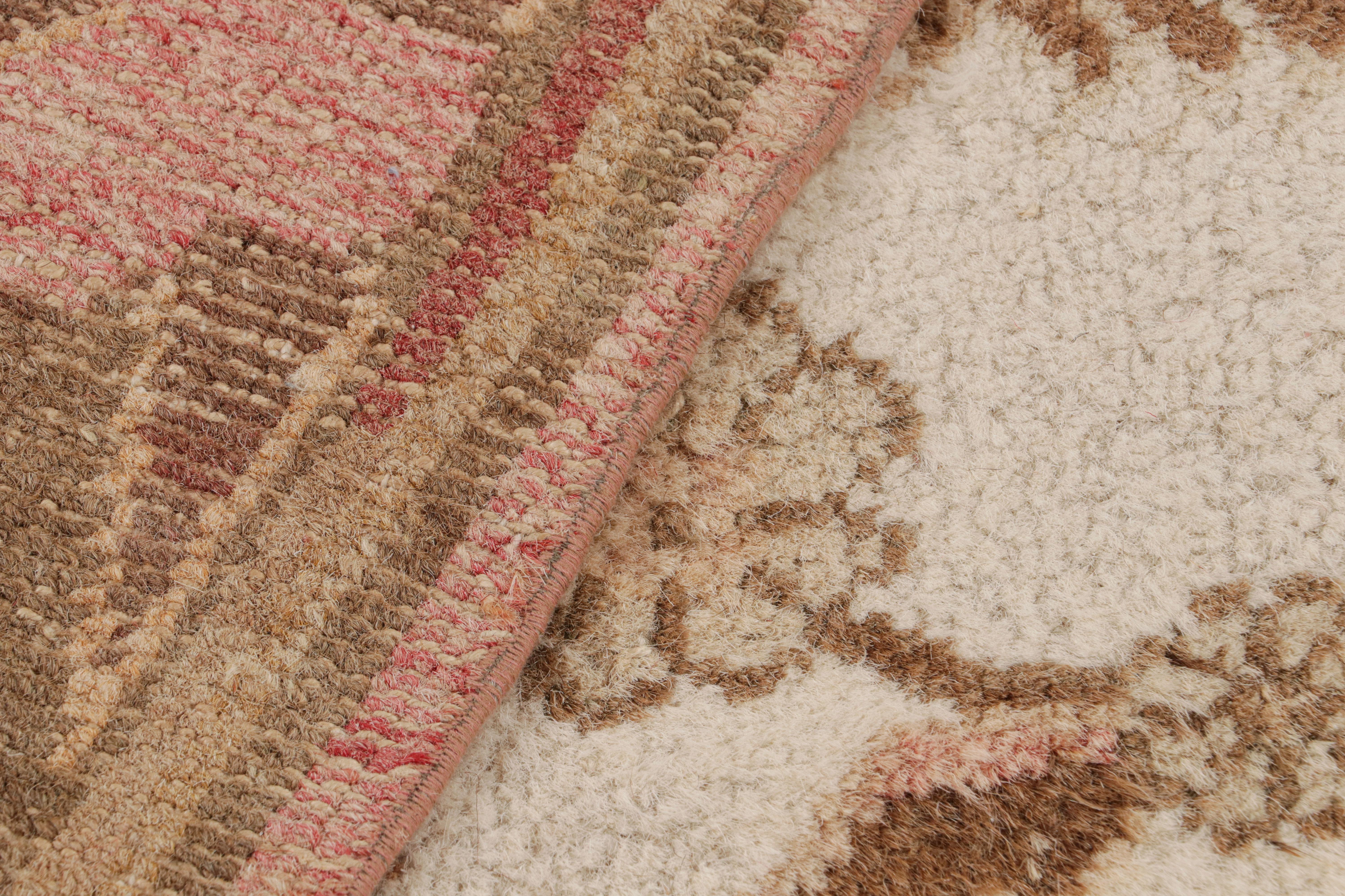 Tappeto quadrato antico Agra in bianco con fiori marroni e rosa, da Rug & Kilim in vendita 1