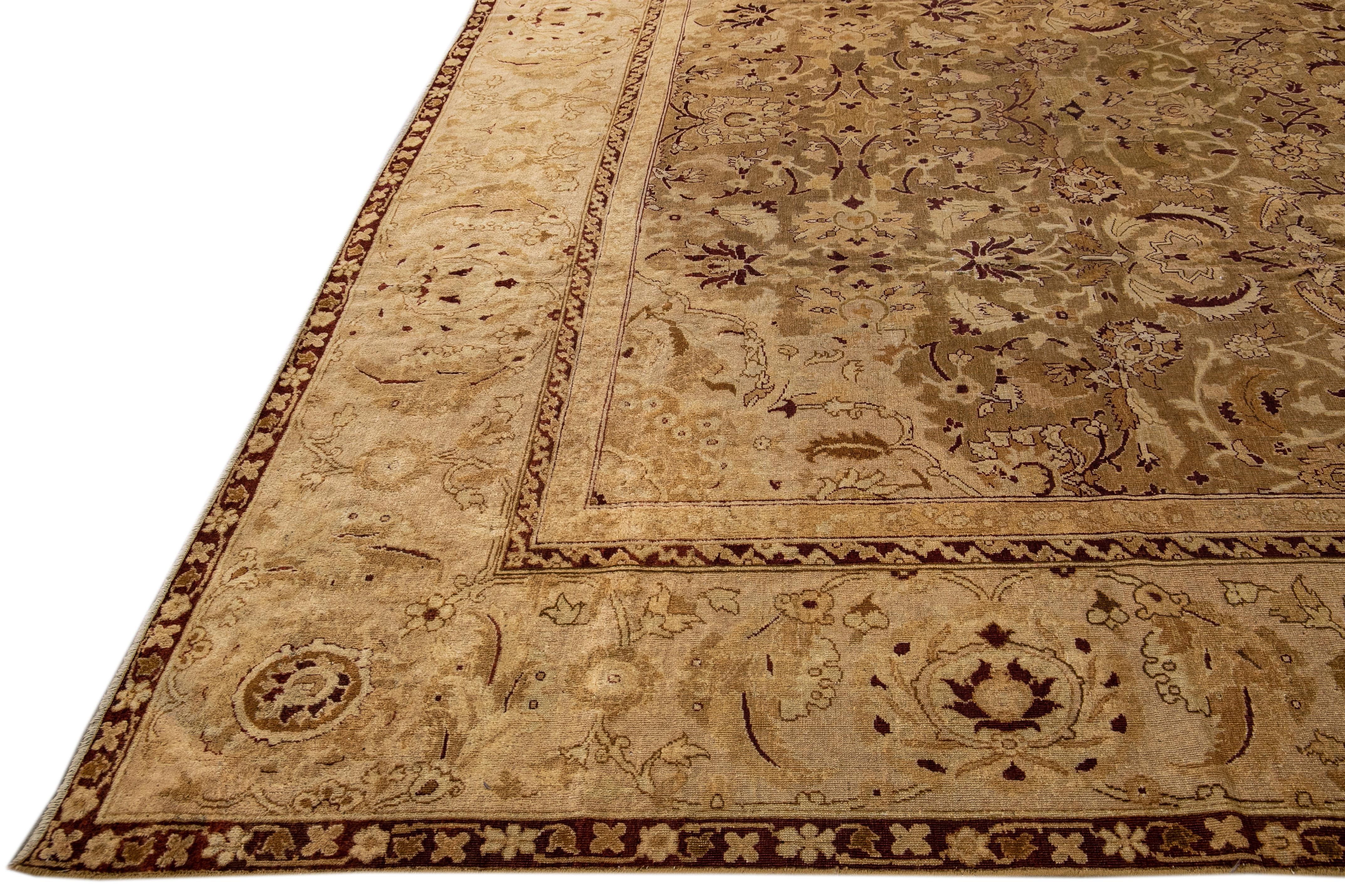 Antiker Agra Tan handgefertigter Wollteppich mit Medaillon-Motiv (Asiatisch) im Angebot