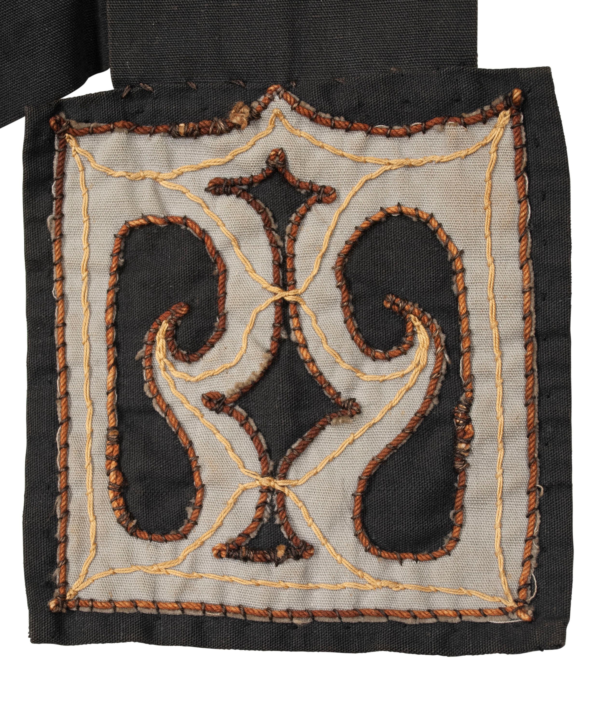 Portaespadas Ainu Antiguo (Emushat), Japón en Bueno estado para la venta en Point Richmond, CA
