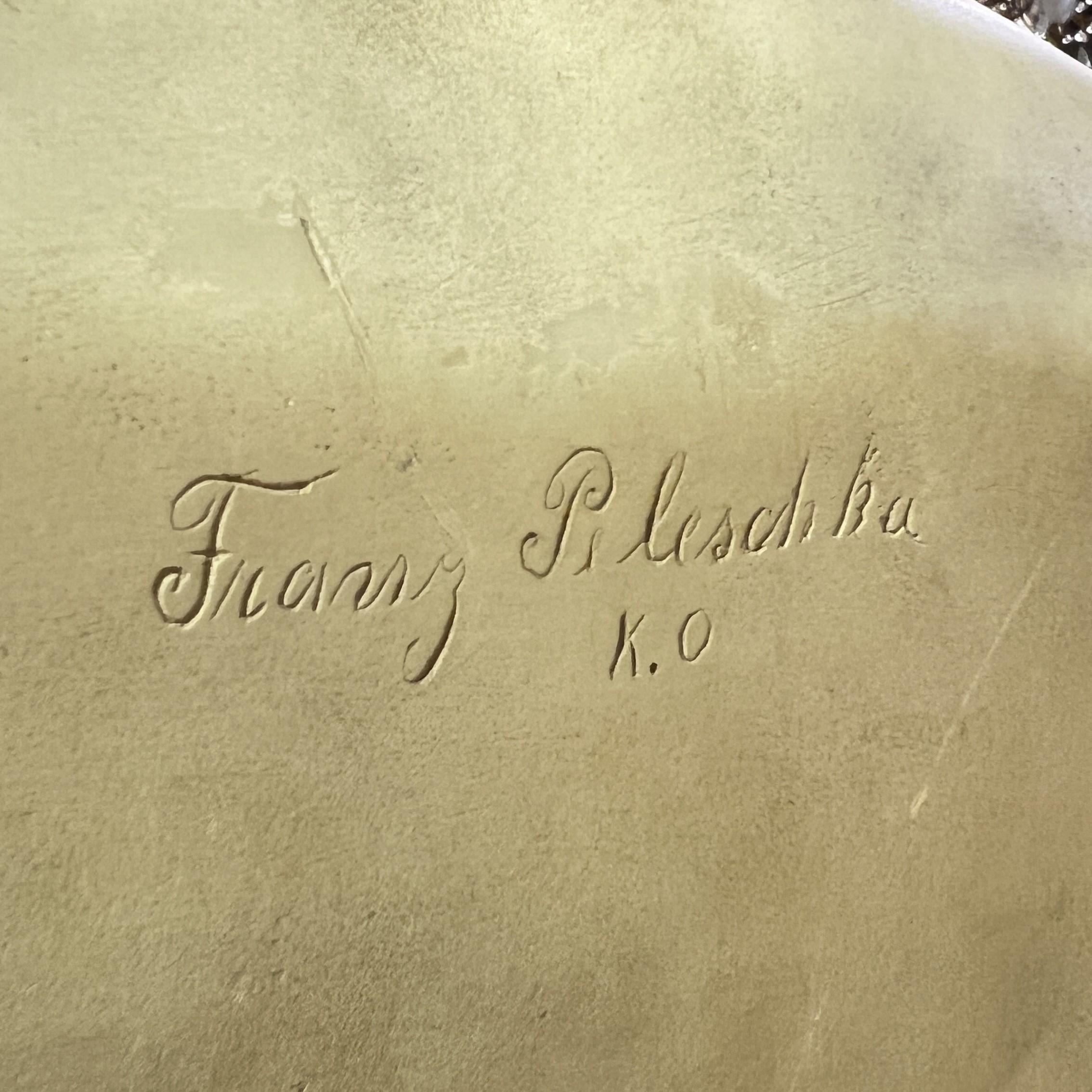 Buste ancien en albâtre représentant Ludwig Beethoven par l'artiste autrichien Franz Peleschka Lunard (1873- ?).  16 3/4 par 9 par 8 3/4 pouces.  Signé au revers.