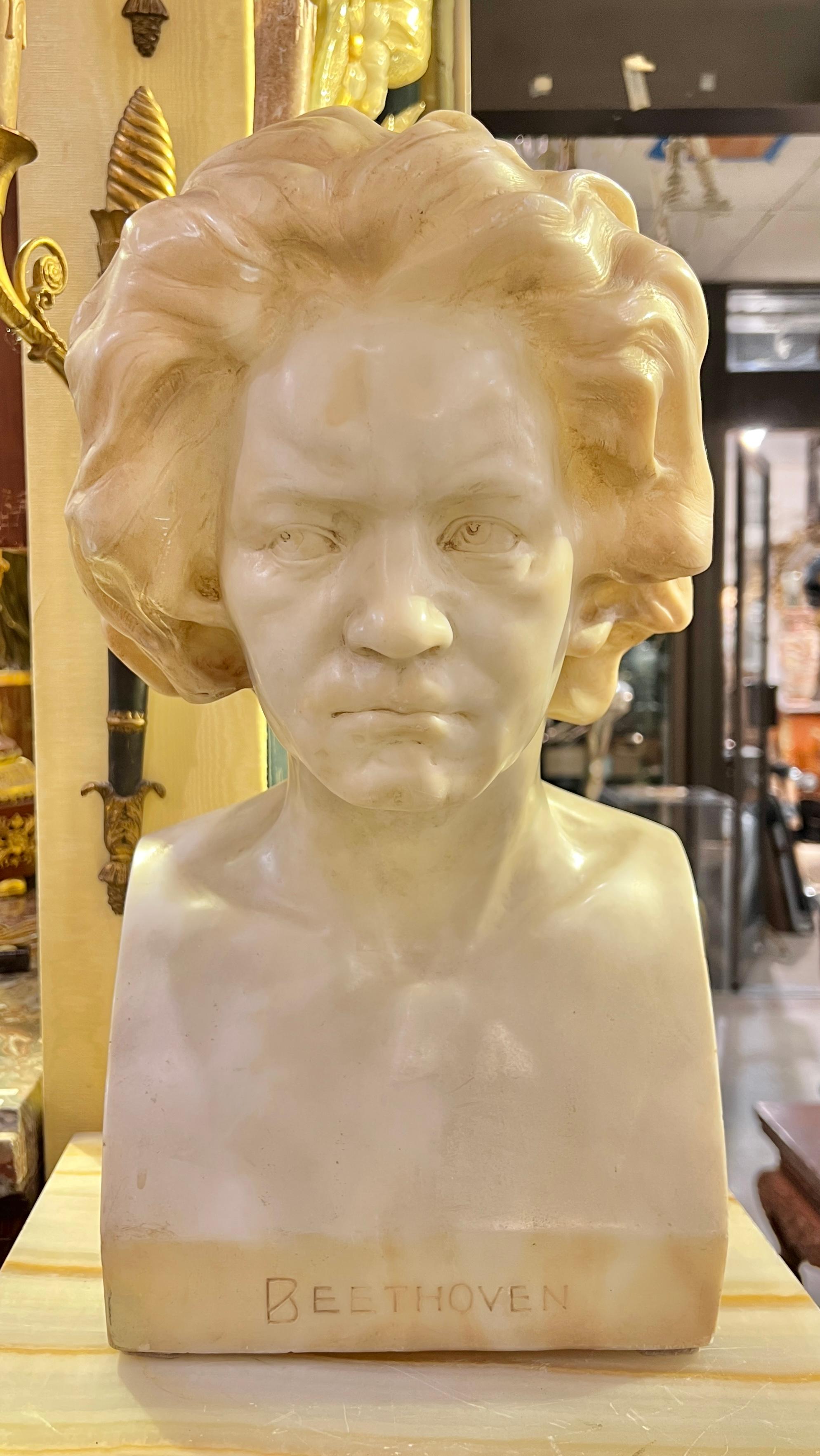 Autrichien Sculpture ancienne de Beethoven en albâtre par Franz Peleschka en vente