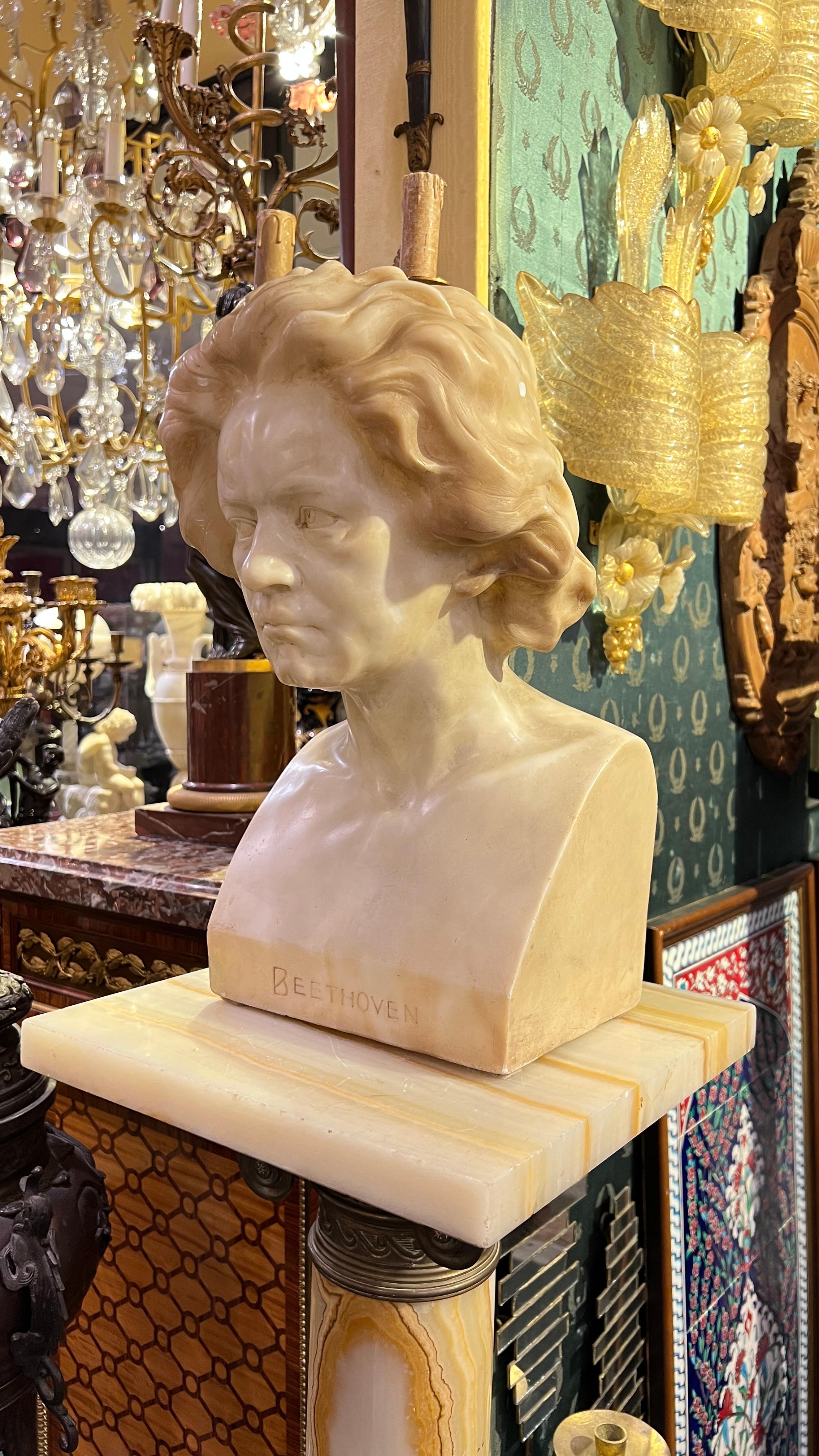 Sculpture ancienne de Beethoven en albâtre par Franz Peleschka Bon état - En vente à New York, NY