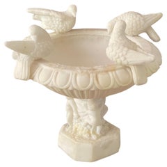 Ancienne salle de bain oiseau sculptée en albâtre avec putties