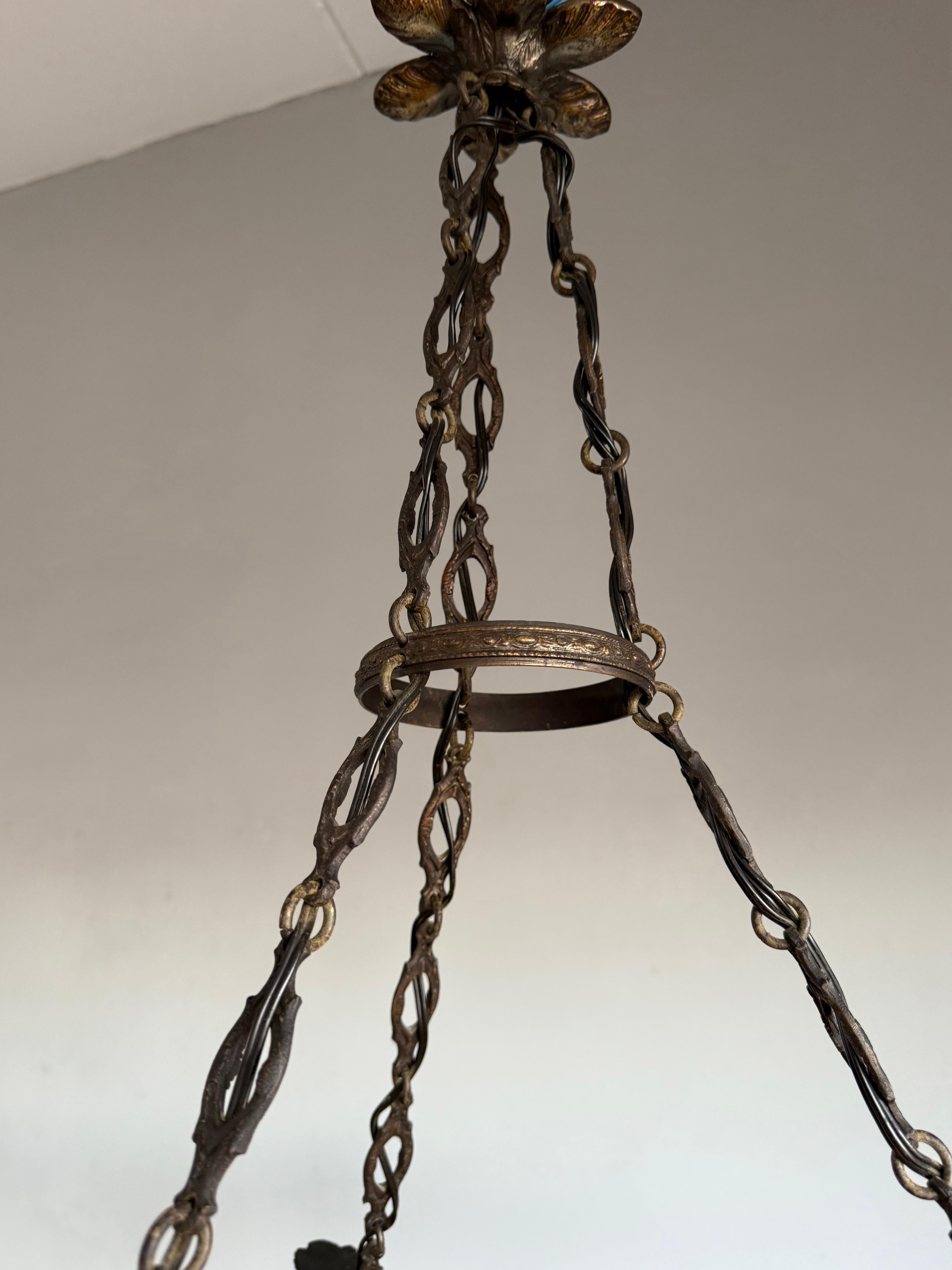 Lampadario / Ciondolo antico in alabastro w. Sculture e paralumi di dea in bronzo in vendita 10