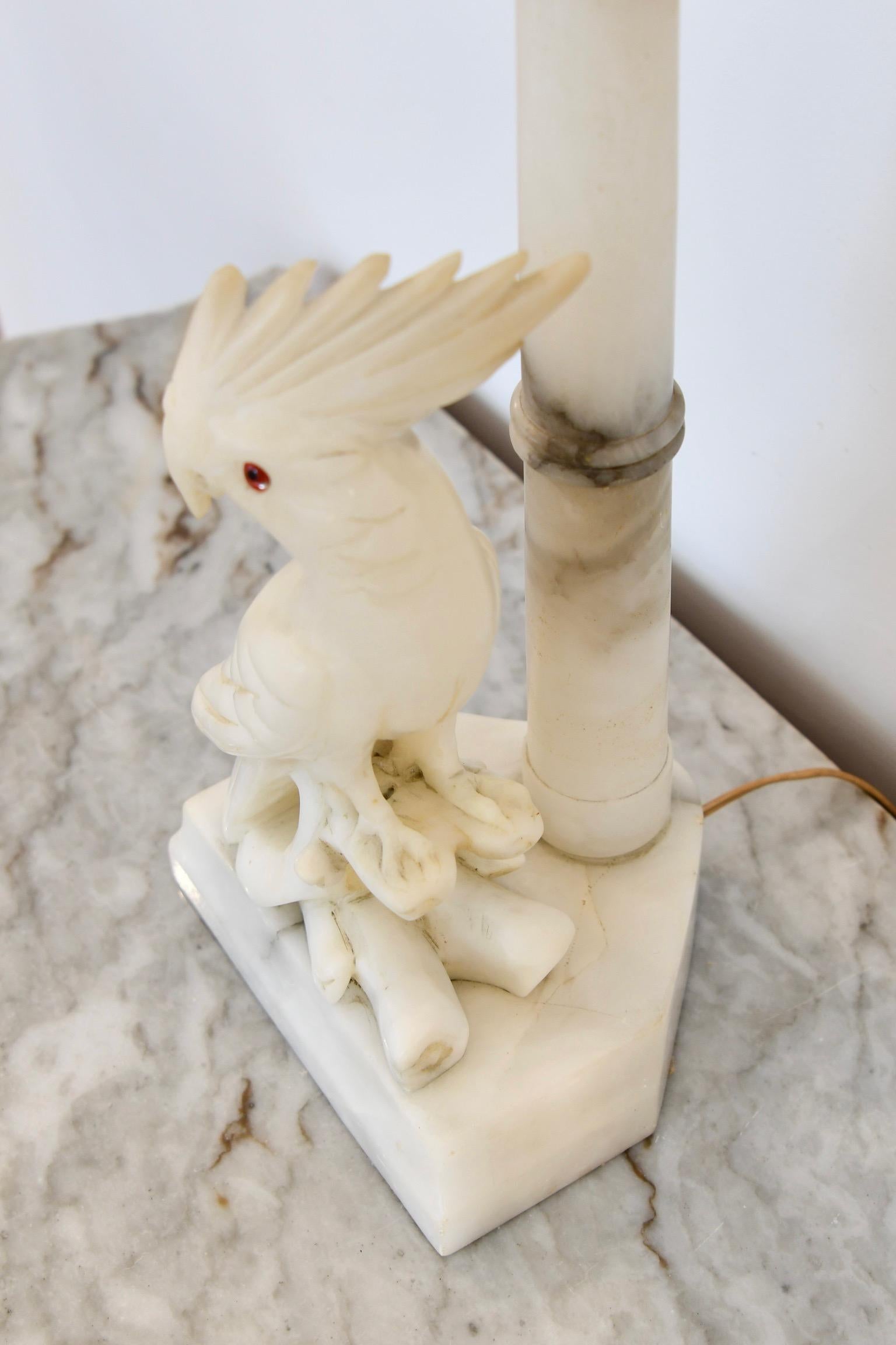 Antike Alabaster-Kuckatoo-Lampe im Angebot 3