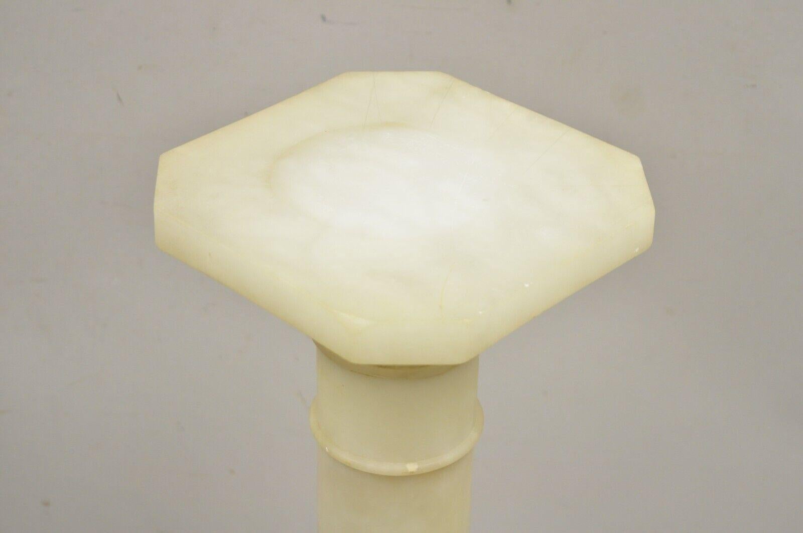 Antike Alabaster Marmor Empire Stil geschnitzt Column Pedestal Plant Stand im Angebot 7