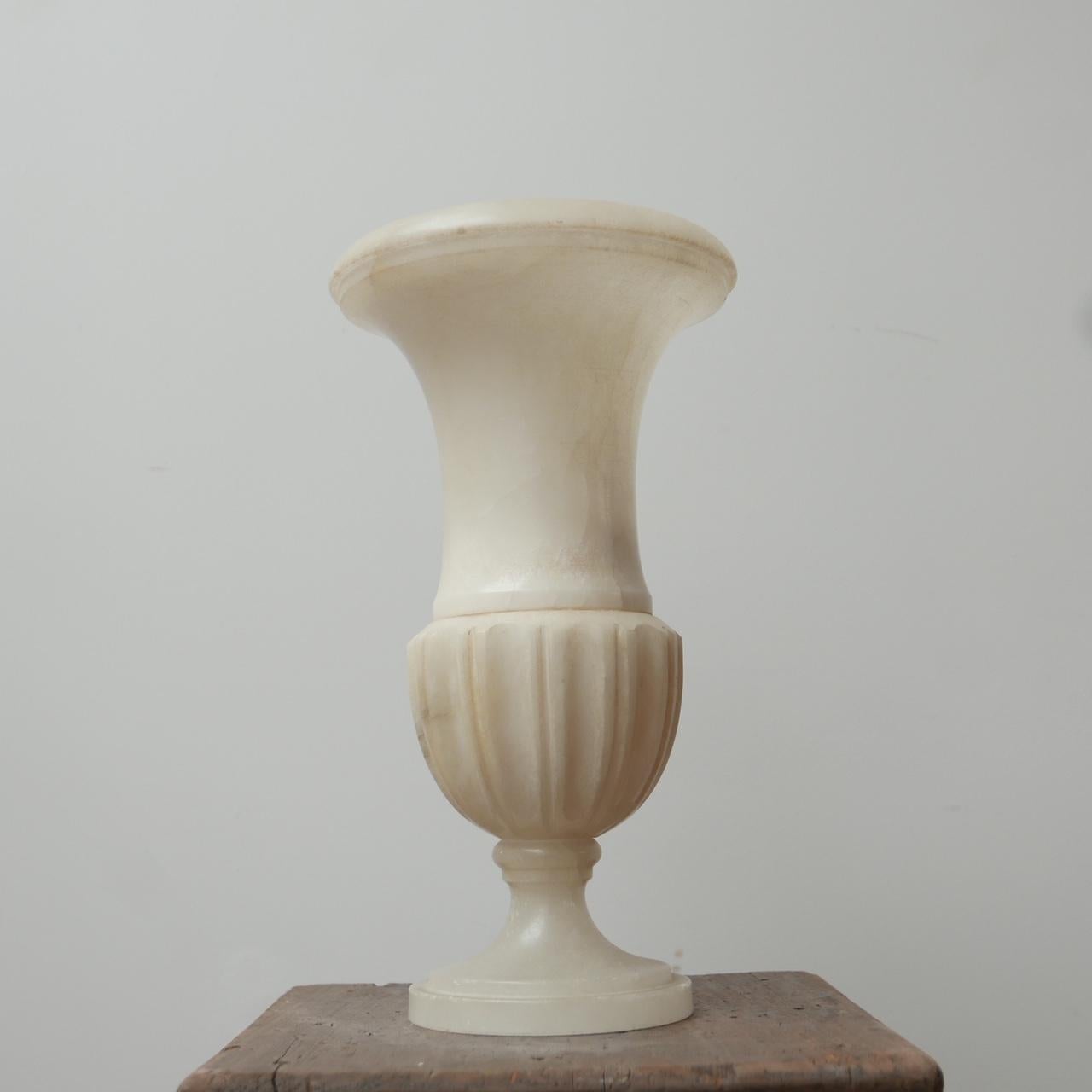 Albâtre Lampe de table ancienne en forme d'urne en albâtre en vente