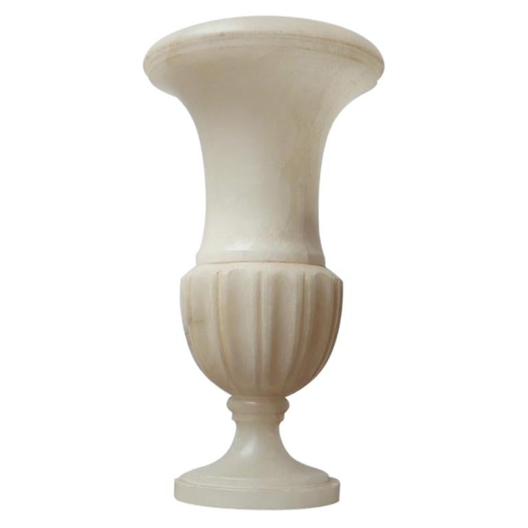 Lampe de table ancienne en forme d'urne en albâtre